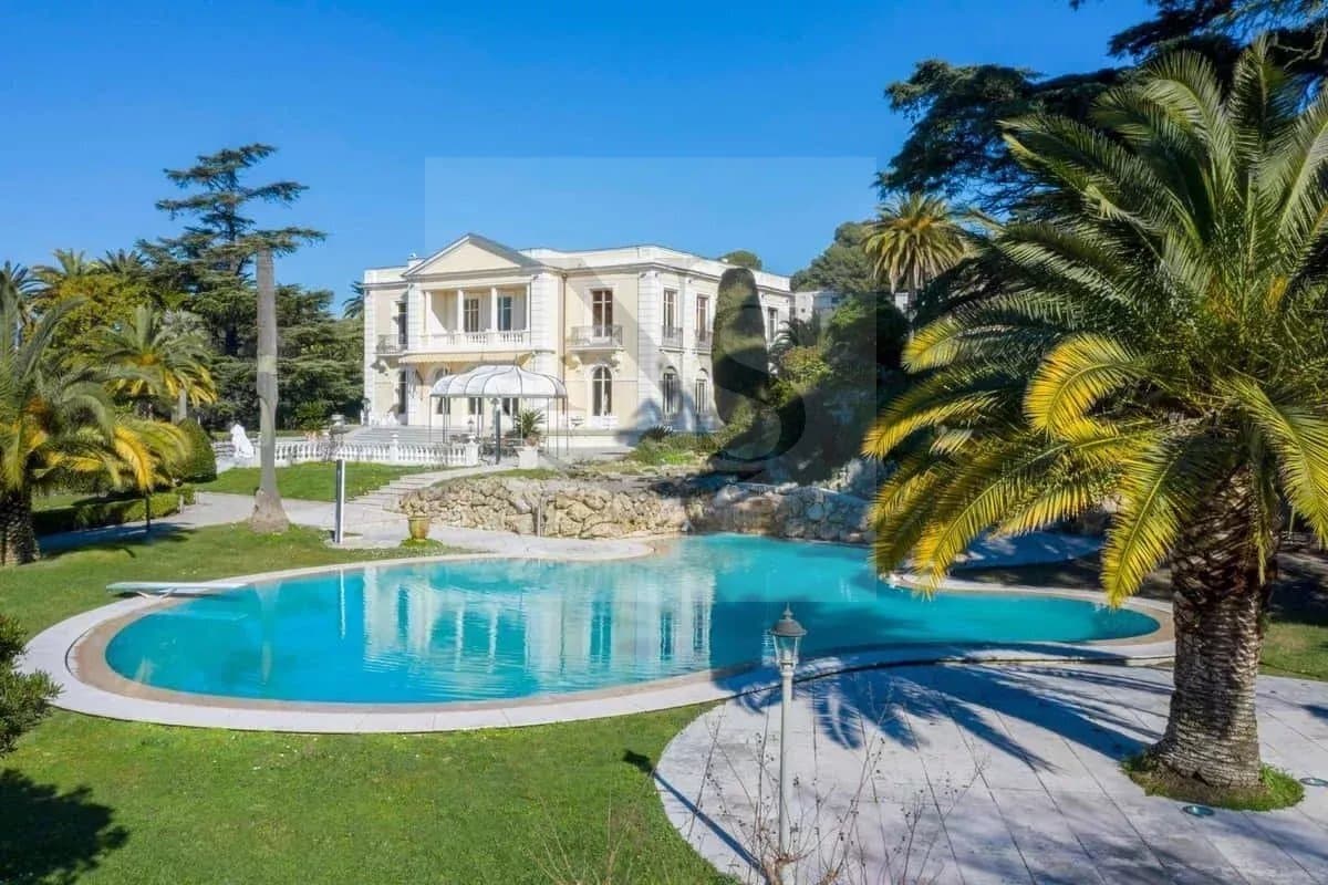 Contemporary Villa With Swimming Pool And Master Suite In Provence 2