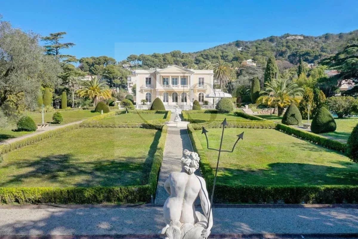 Contemporary Villa With Swimming Pool And Master Suite In Provence 5