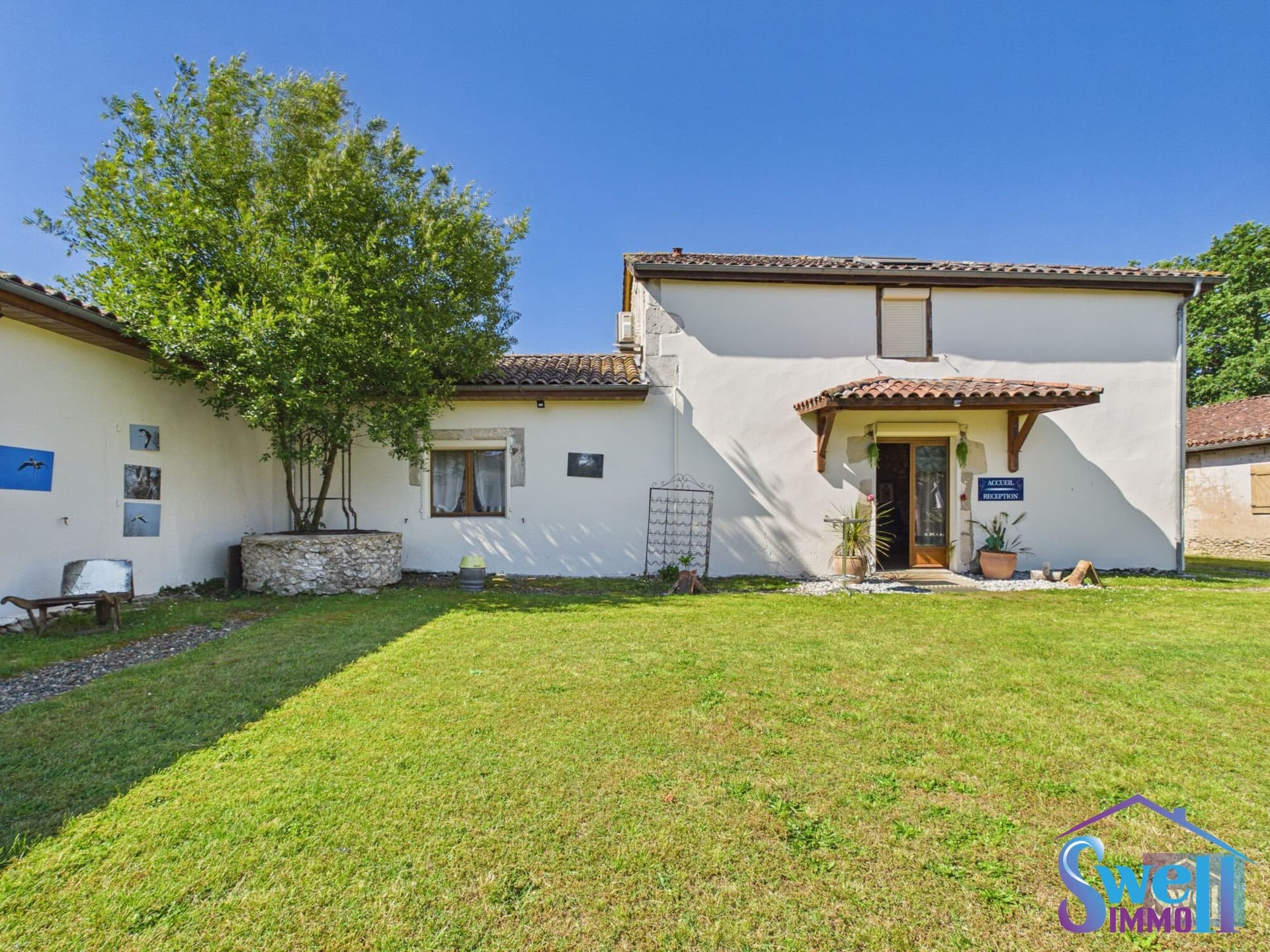 Château with Guest Rooms and Expansive Outdoor Spaces