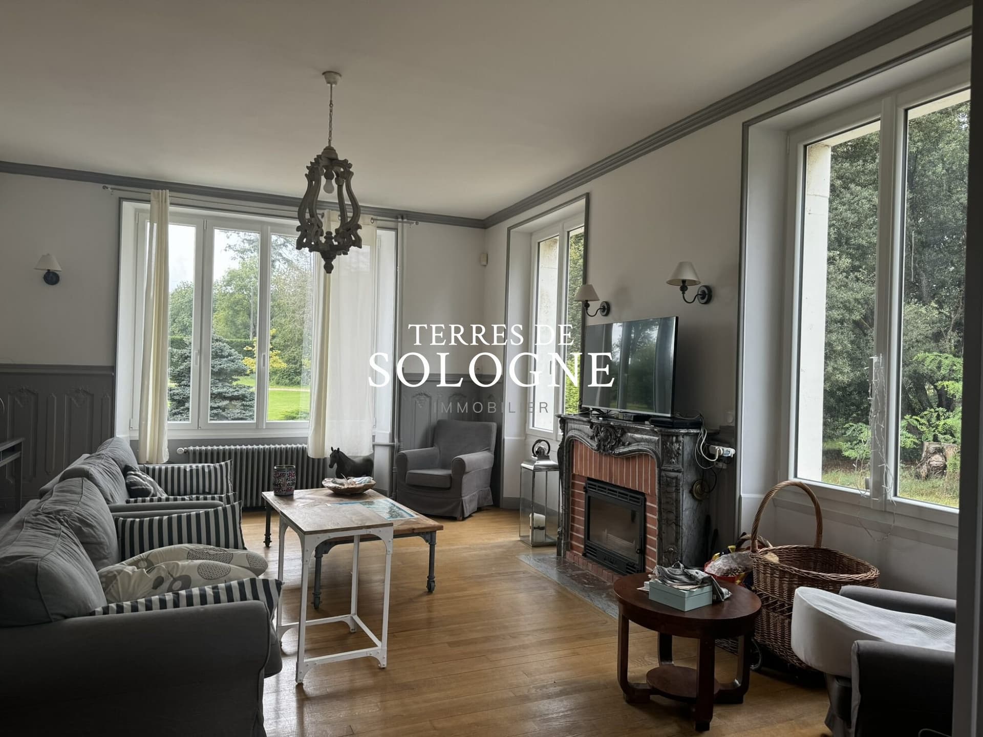 Elegant Château with 8 Bedrooms and Heated Pool on 77 Hectares 5