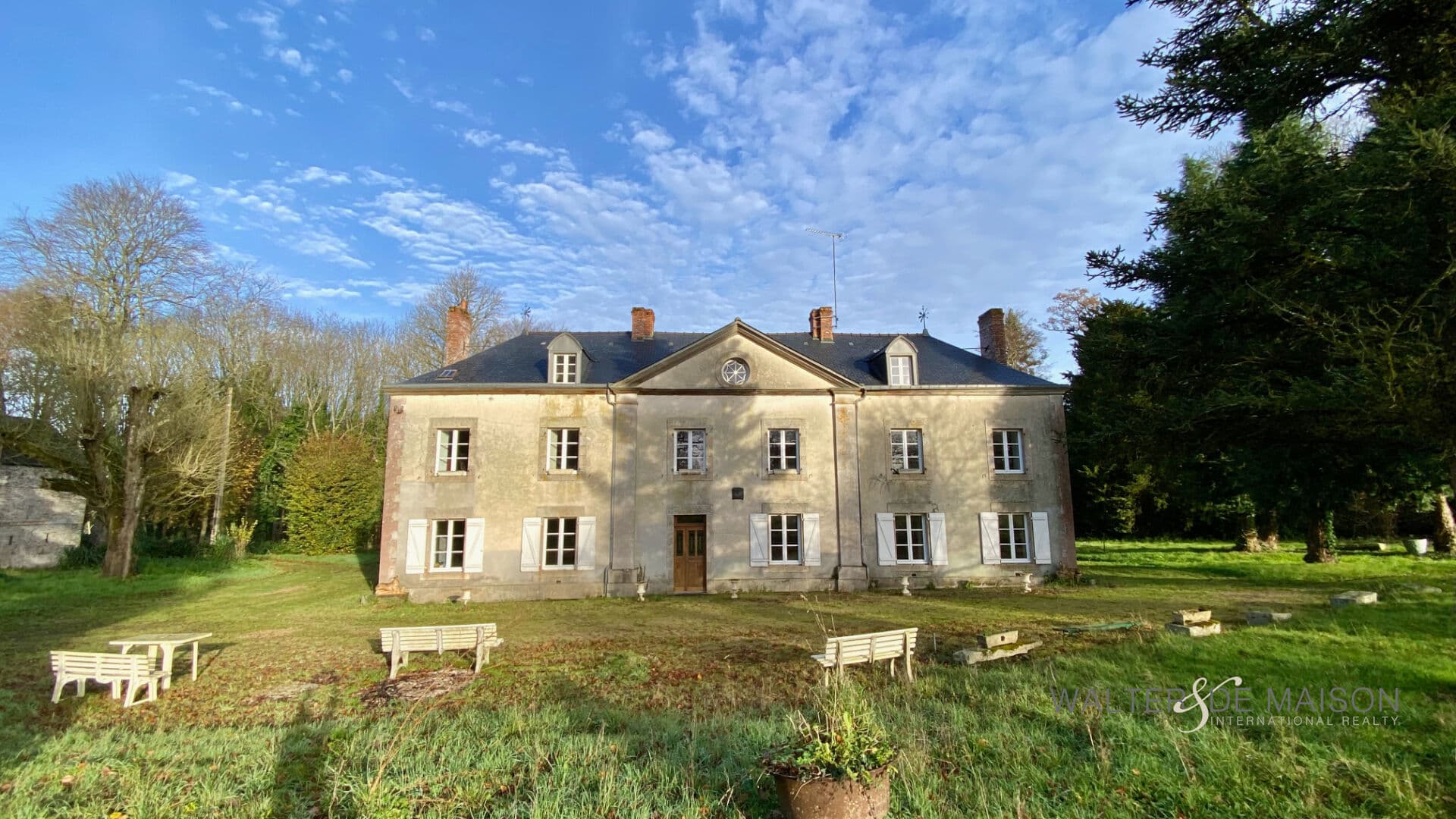 Historic Castle with 12 Bedrooms and Cellar