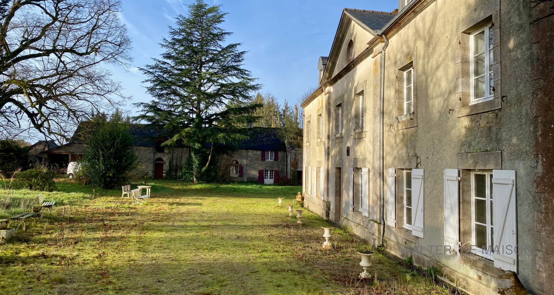 Historic Castle with 12 Bedrooms and Cellar 2