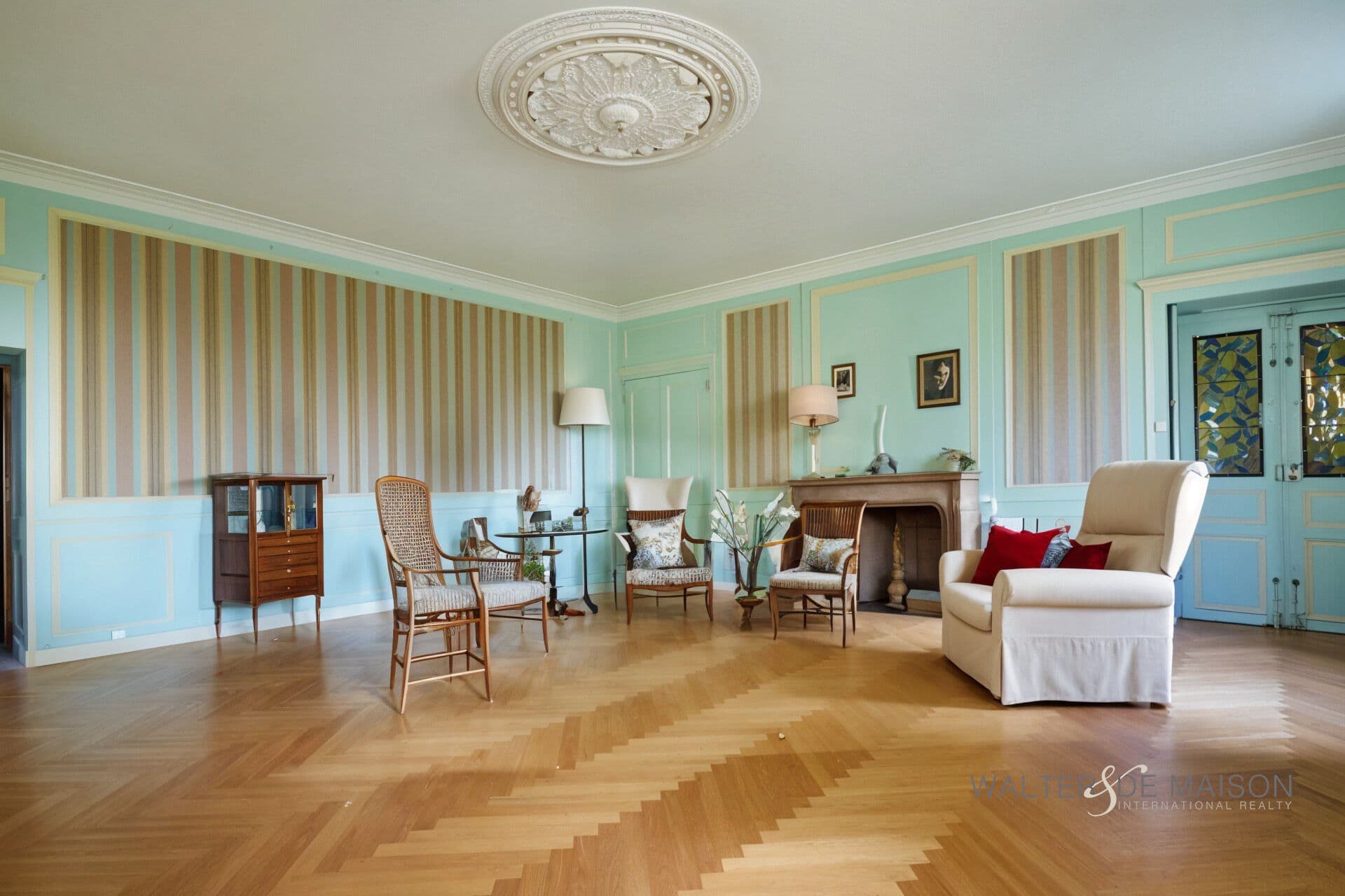 Historic Castle with 12 Bedrooms and Cellar 4