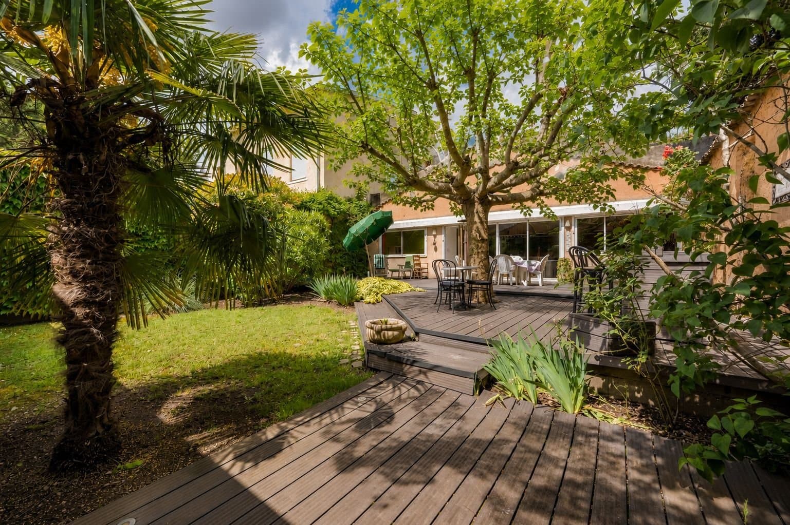 Unique Apartment With 6 Bedrooms And Landscaped Garden In Montchat