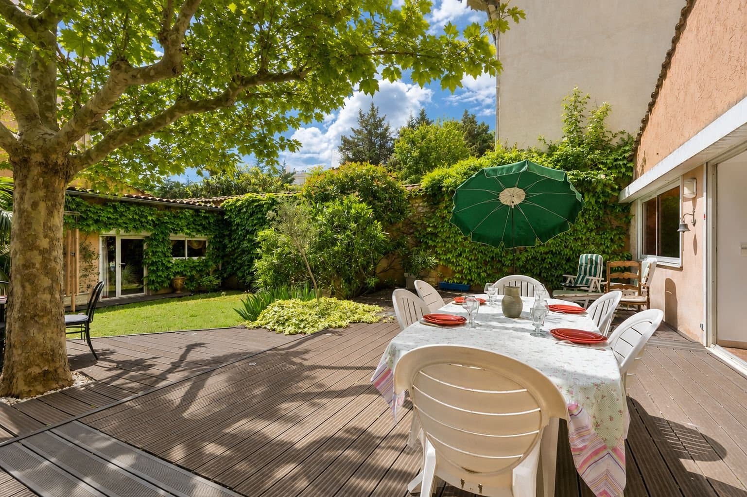 Unique Apartment With 6 Bedrooms And Landscaped Garden In Montchat 2
