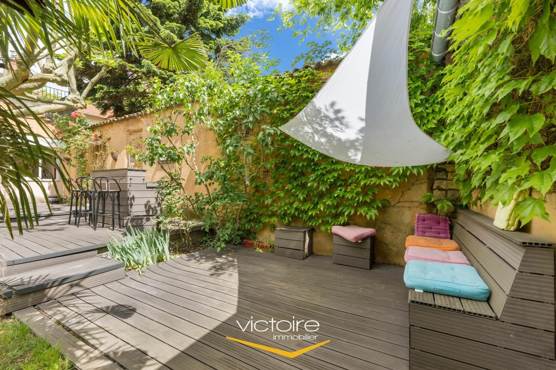 Unique Apartment With 6 Bedrooms And Landscaped Garden In Montchat 3