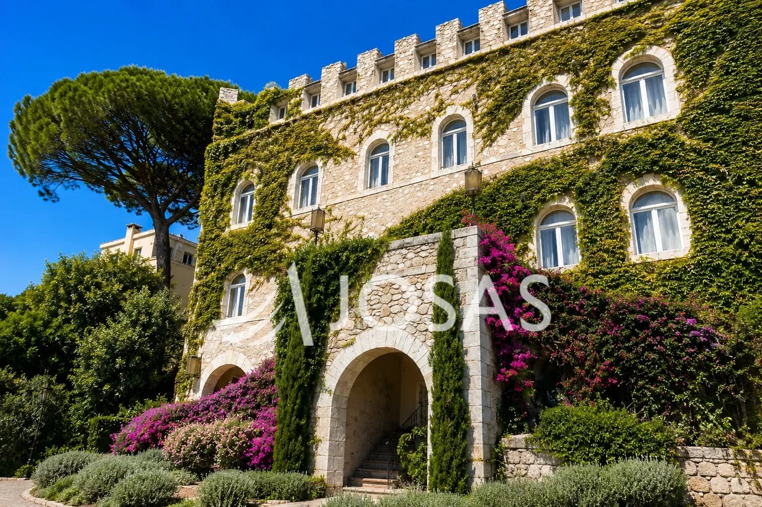 Historic Castle With Panoramic Views And Luxury Hospitality Potential