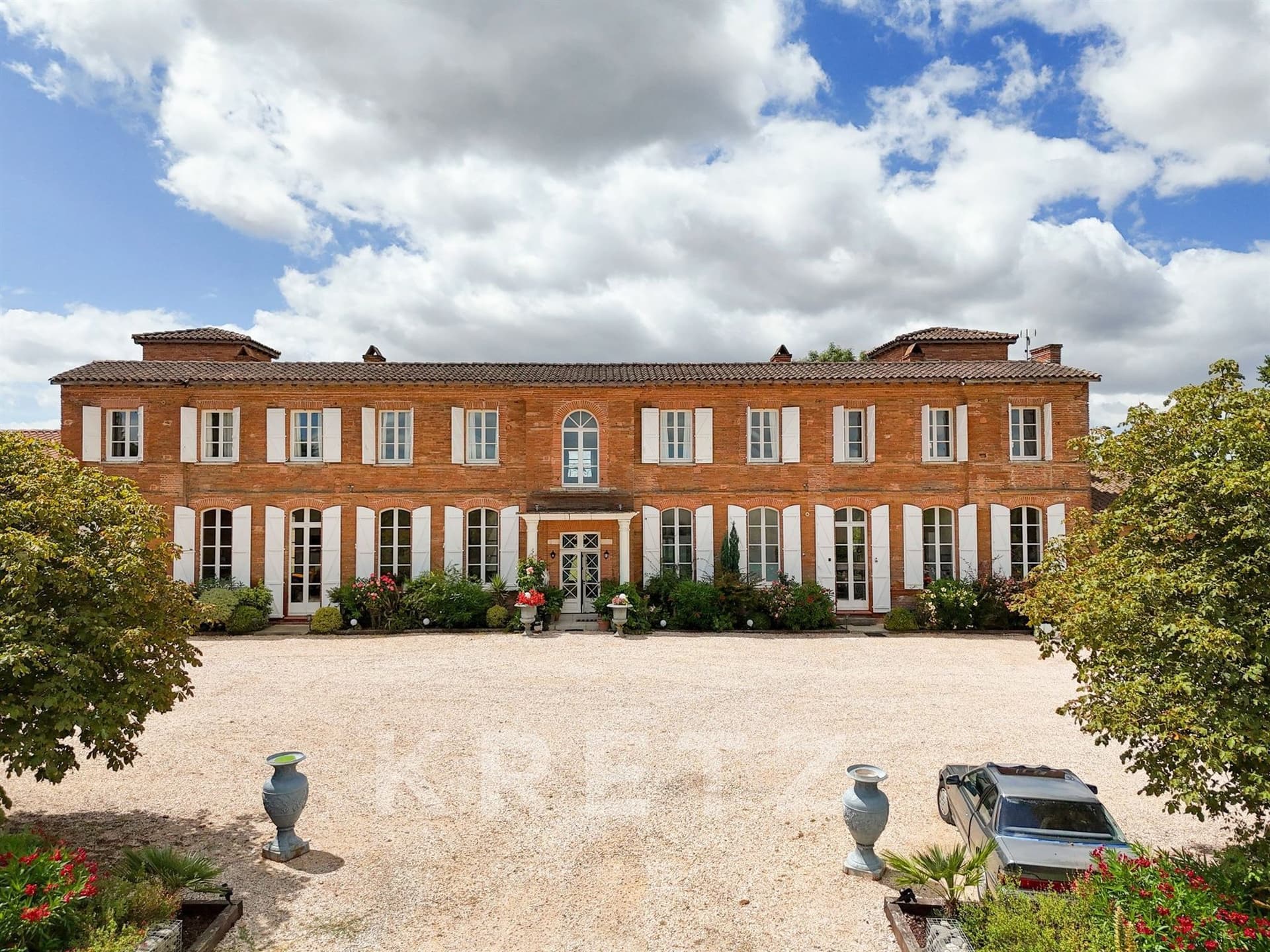 Elegant 18th Century Manor House With Master Suite And Independent Outbuilding 3