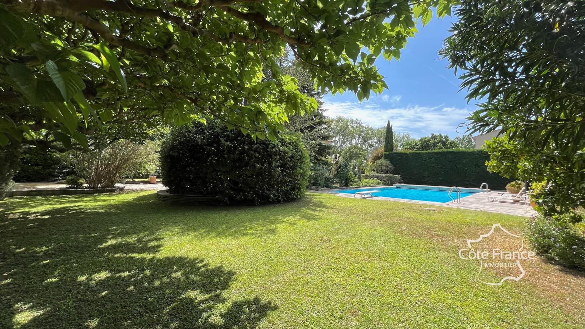 Elegant 19th Century Hotel Particular With Pool And Landscaped Park 3