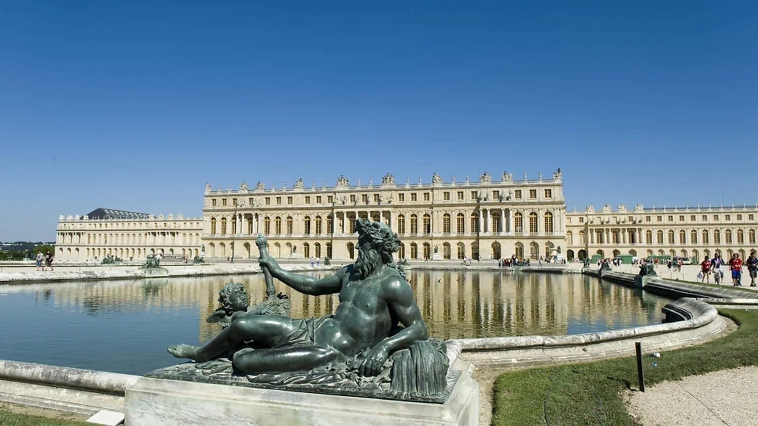 Elegant Hotel Particulier Facing the Château de Versailles 3