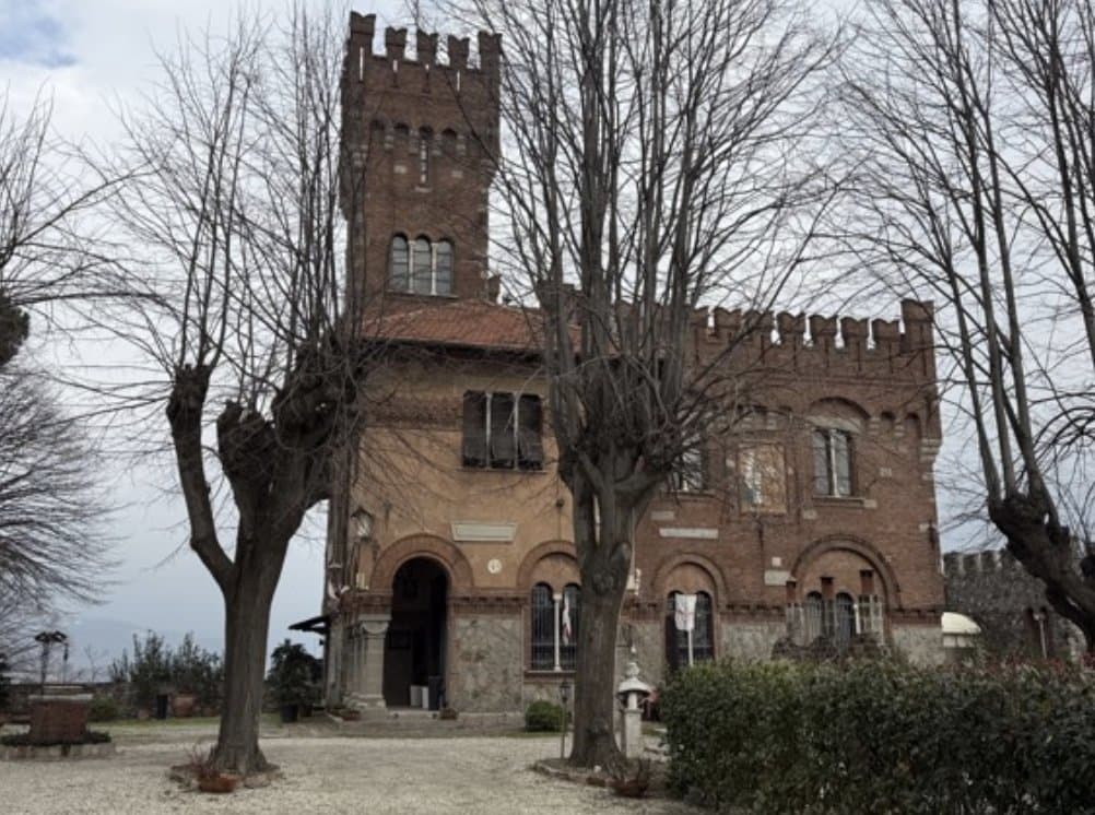 Historic Castle Of San Cipriano With Expansive Park — in Italy