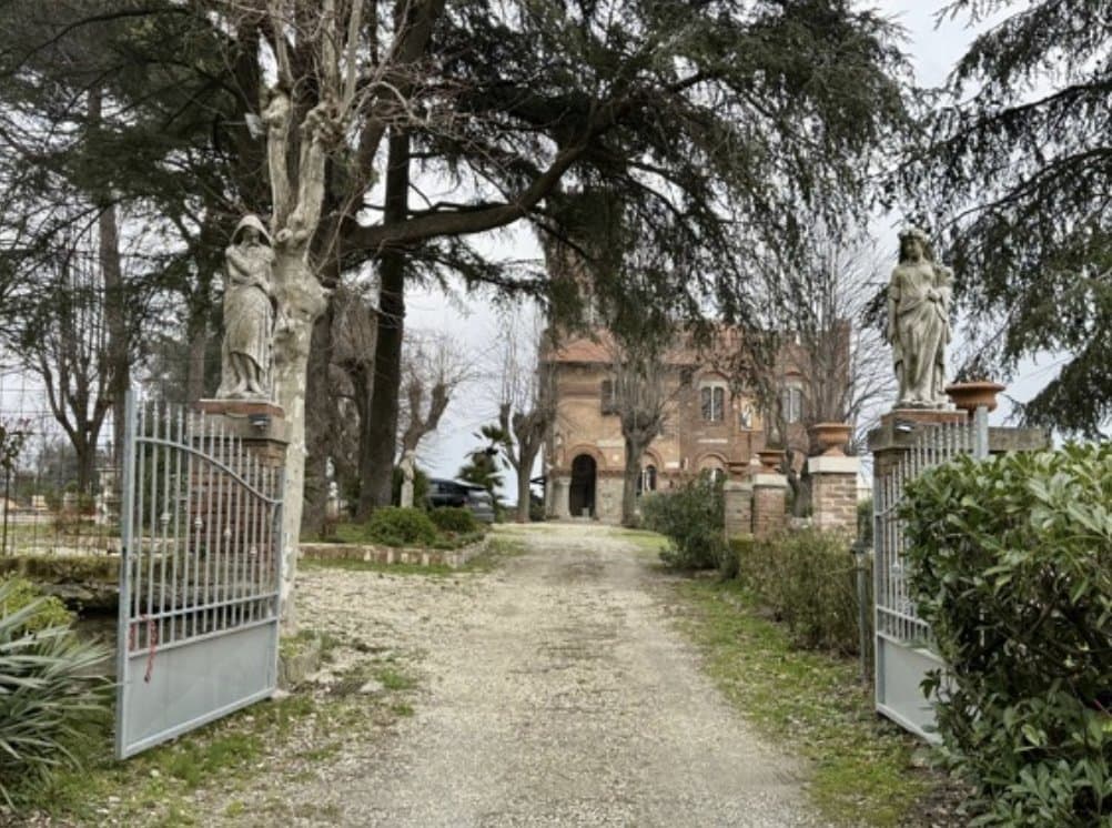 Historic Castle Of San Cipriano With Expansive Park 5