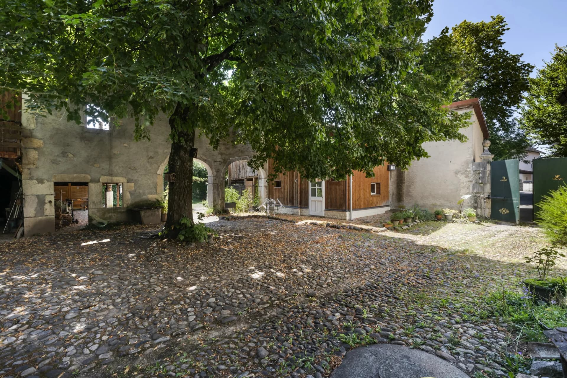 Historic Château With Development Potential Near Geneva 4