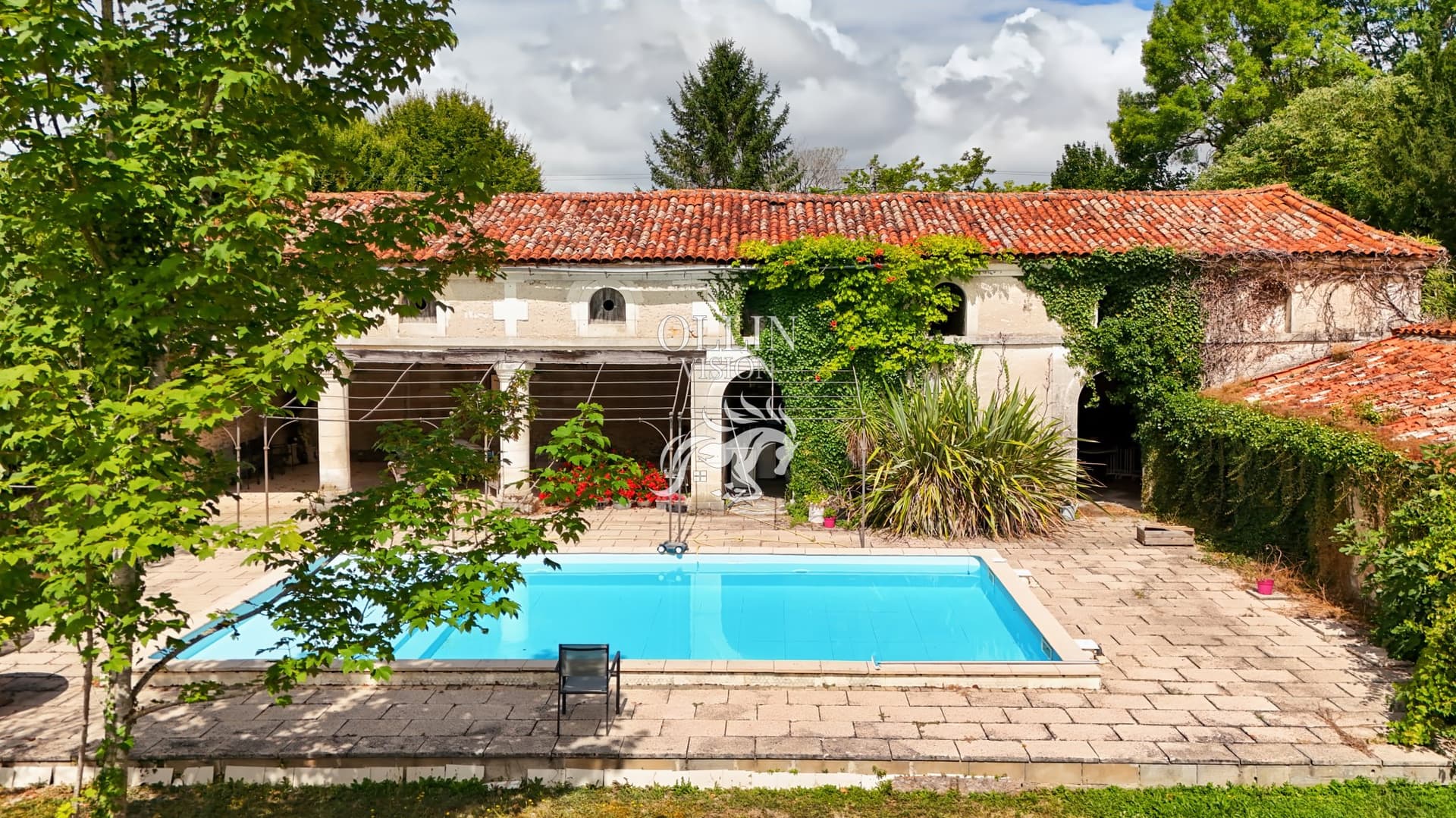 Majestic 17th Century Château With 5 Hectares, Pool, Chapel, And Outbuildings 2