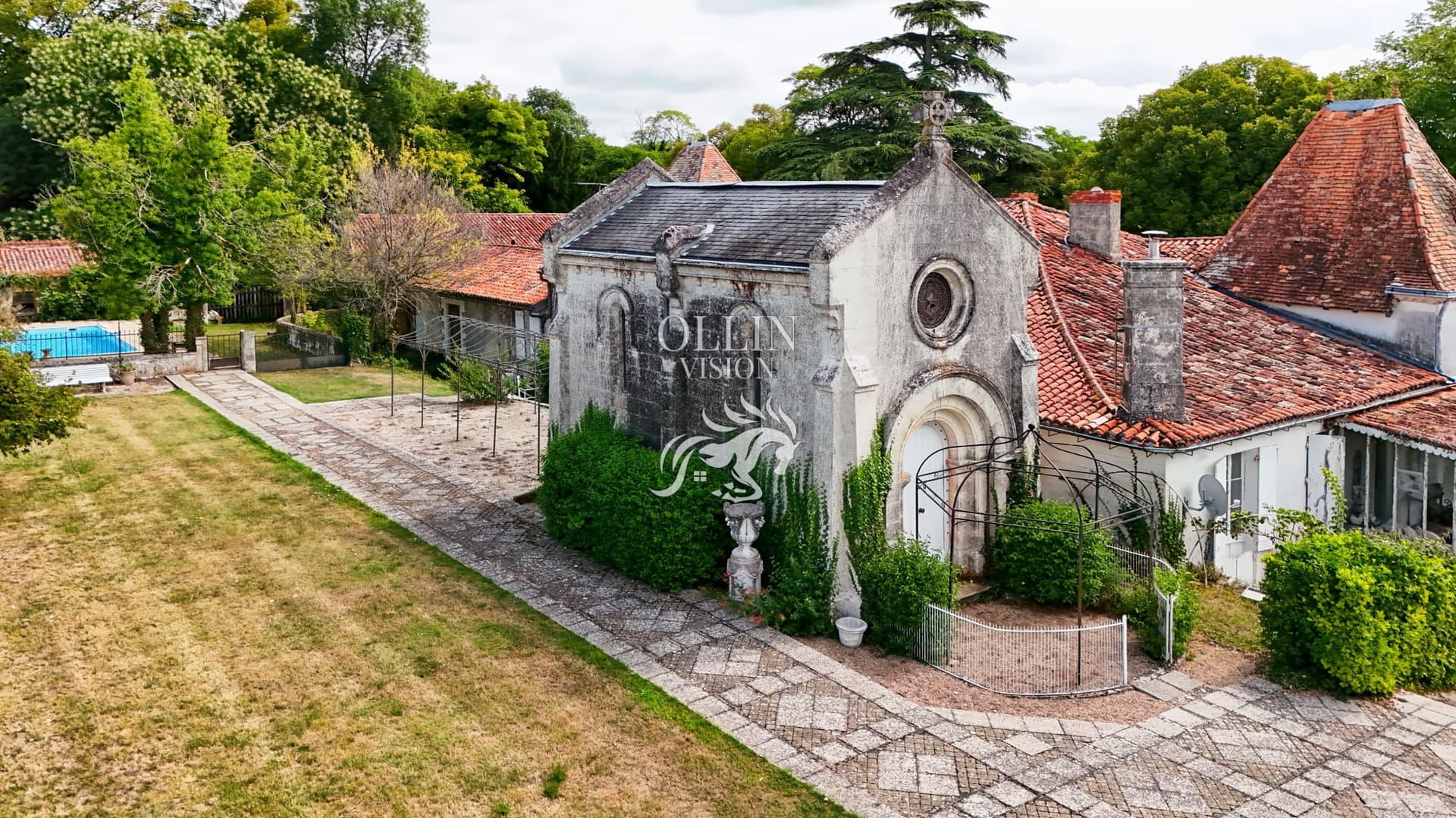 Majestic 17th Century Château With 5 Hectares, Pool, Chapel, And Outbuildings 5