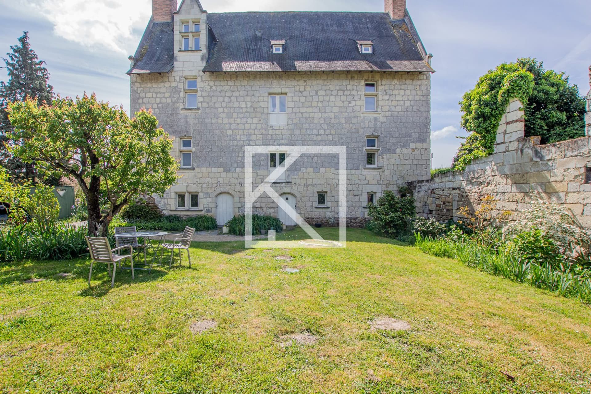 Historic 13th Century Manor Overlooking the Loire 3