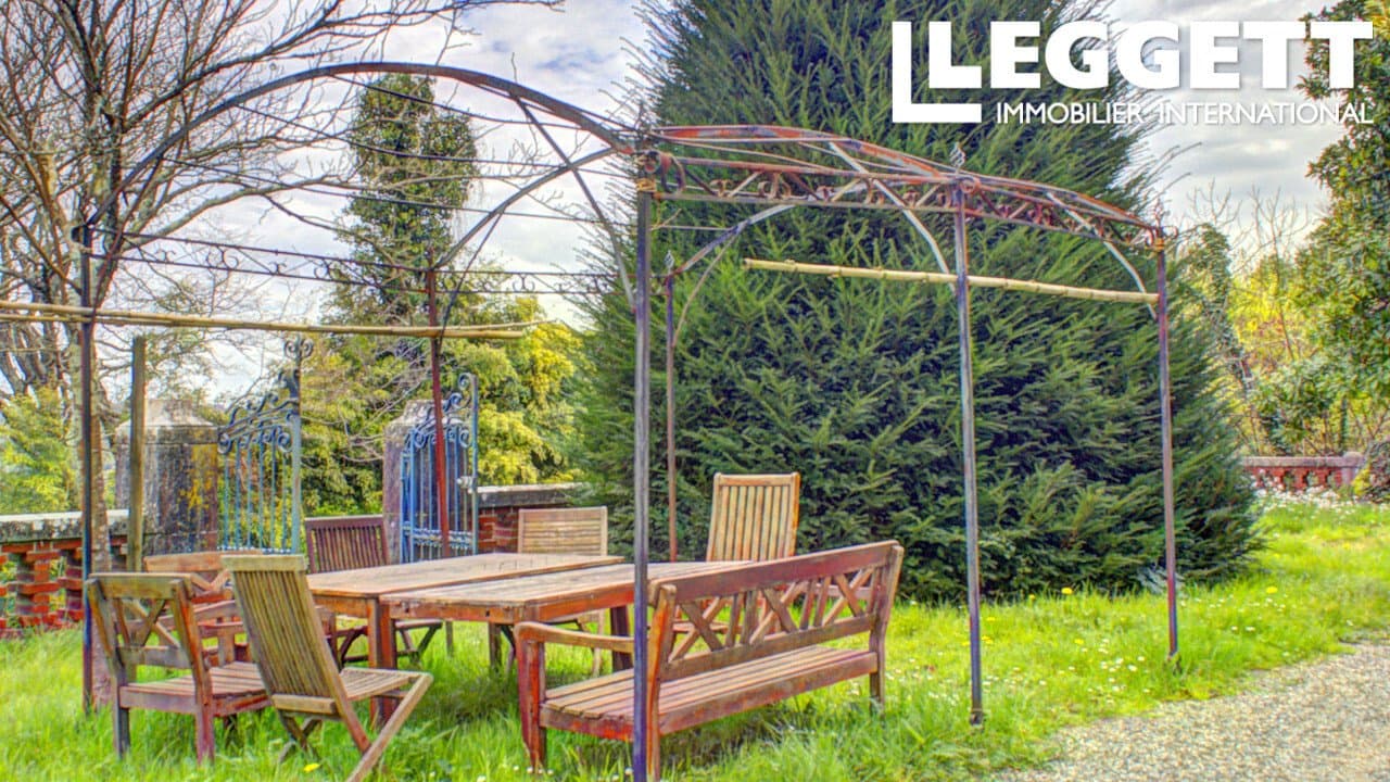 Versatile 19th Century Château With 468 Sqm And 10 Acres Of Potential 4