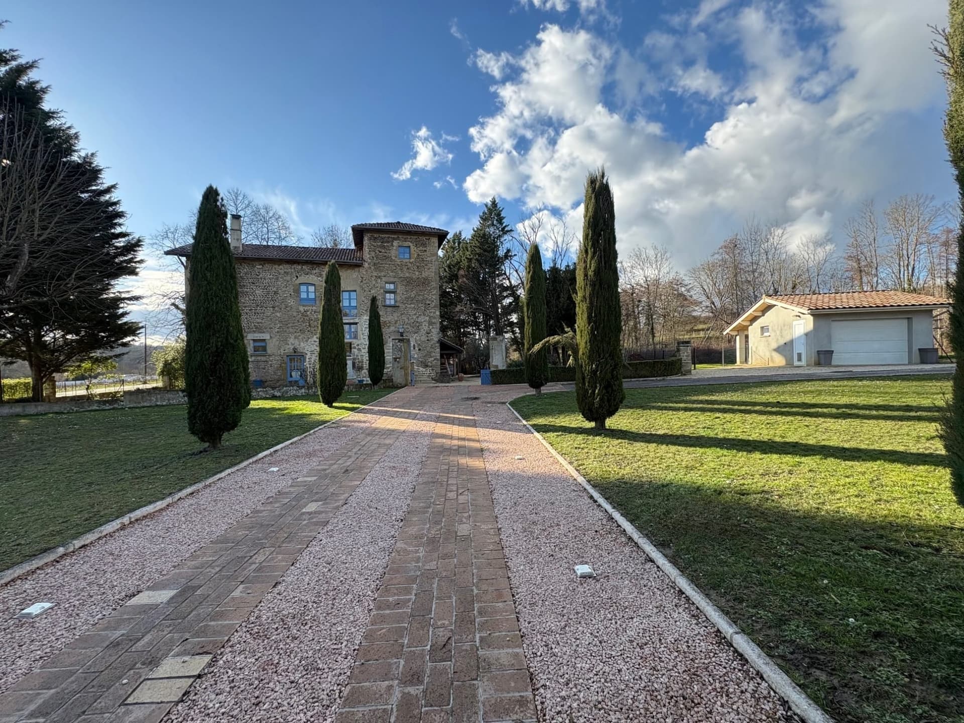 Château With Historical Charm And Spacious Park — Château for sale in France