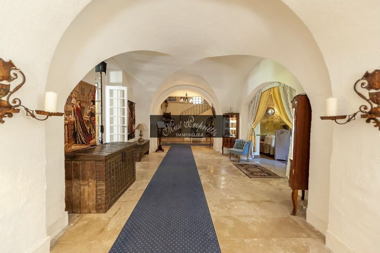 Magnificent 16th Century Château Hotel With Tennis Court And Two Swimming Pools 4