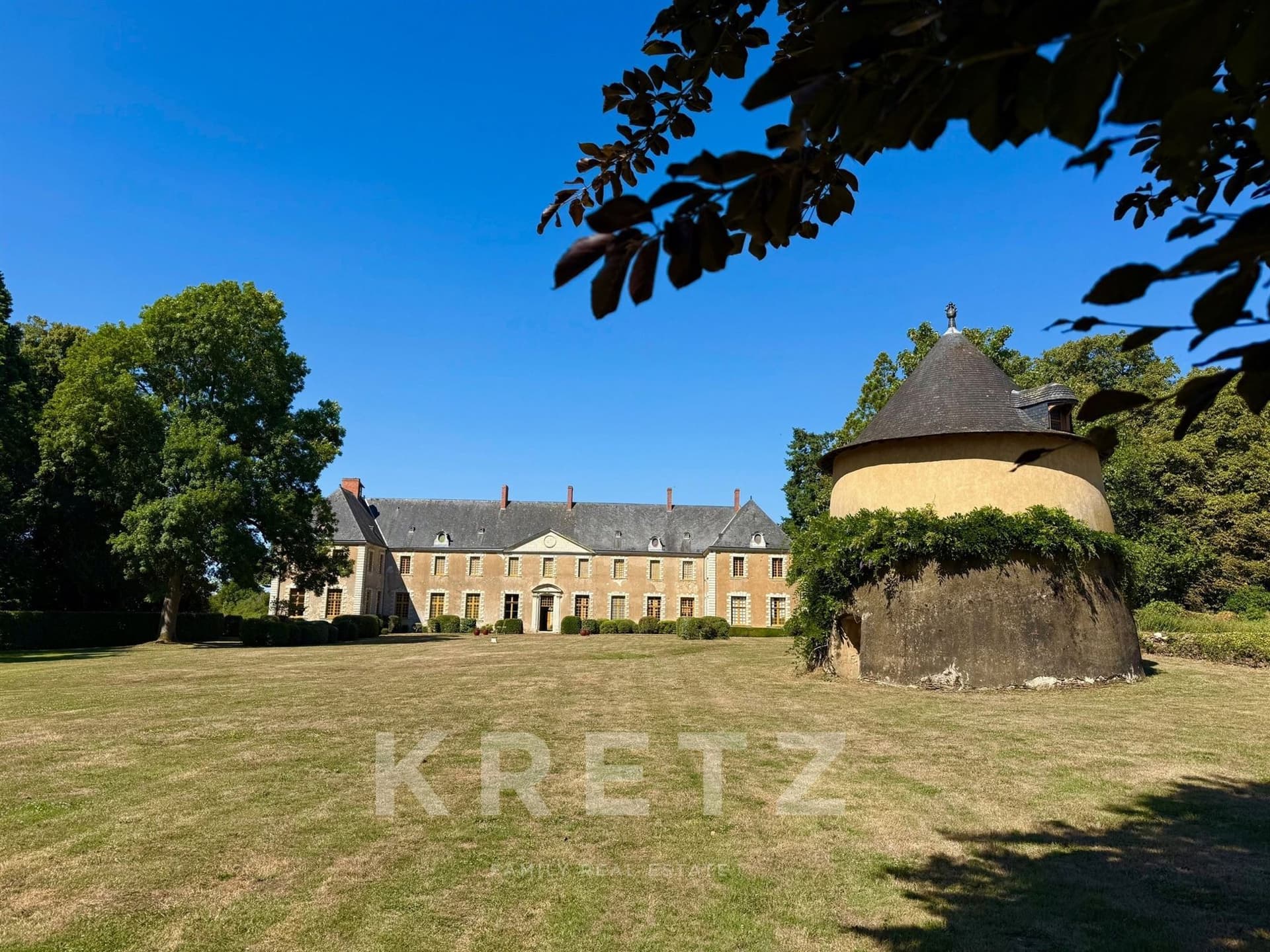 17th Century Château With Equestrian Facilities And 18 Hectares Of Parkland 2