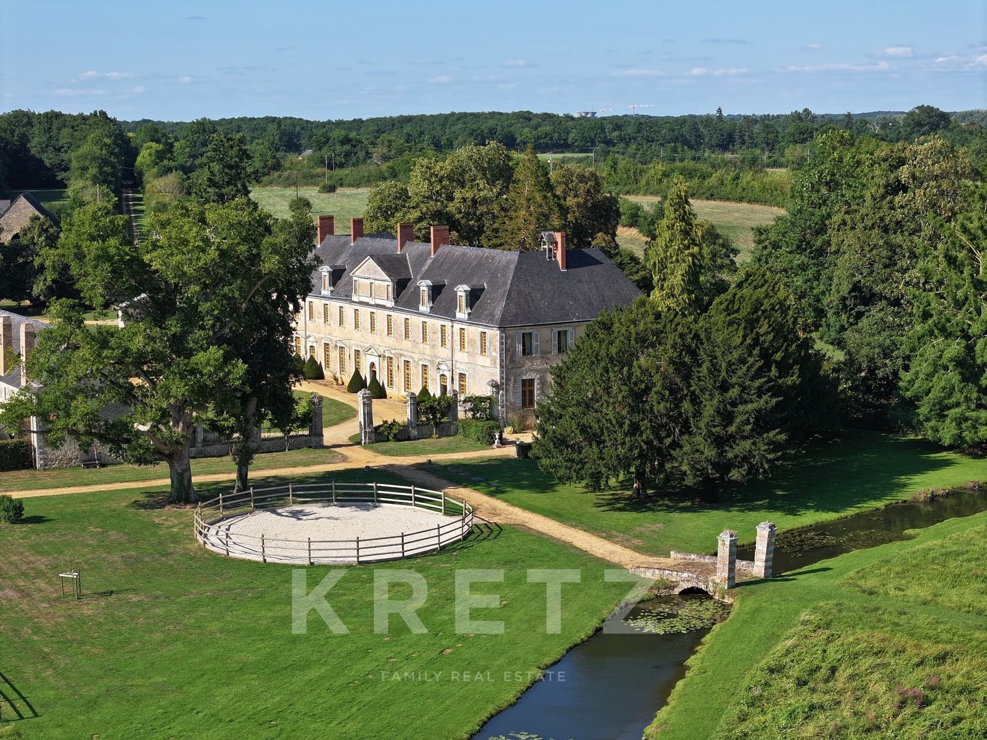 17th Century Château With Equestrian Facilities And 18 Hectares Of Parkland 5