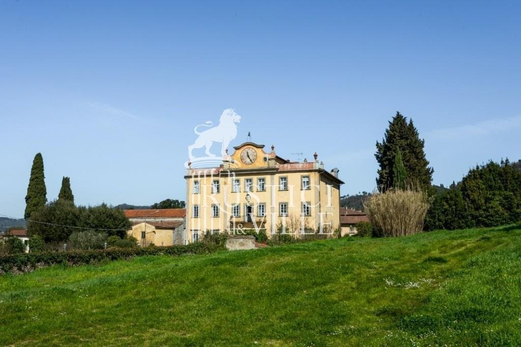 Luxury Historic Villa With Italian Garden Near Pisa — Villa for sale in Italy