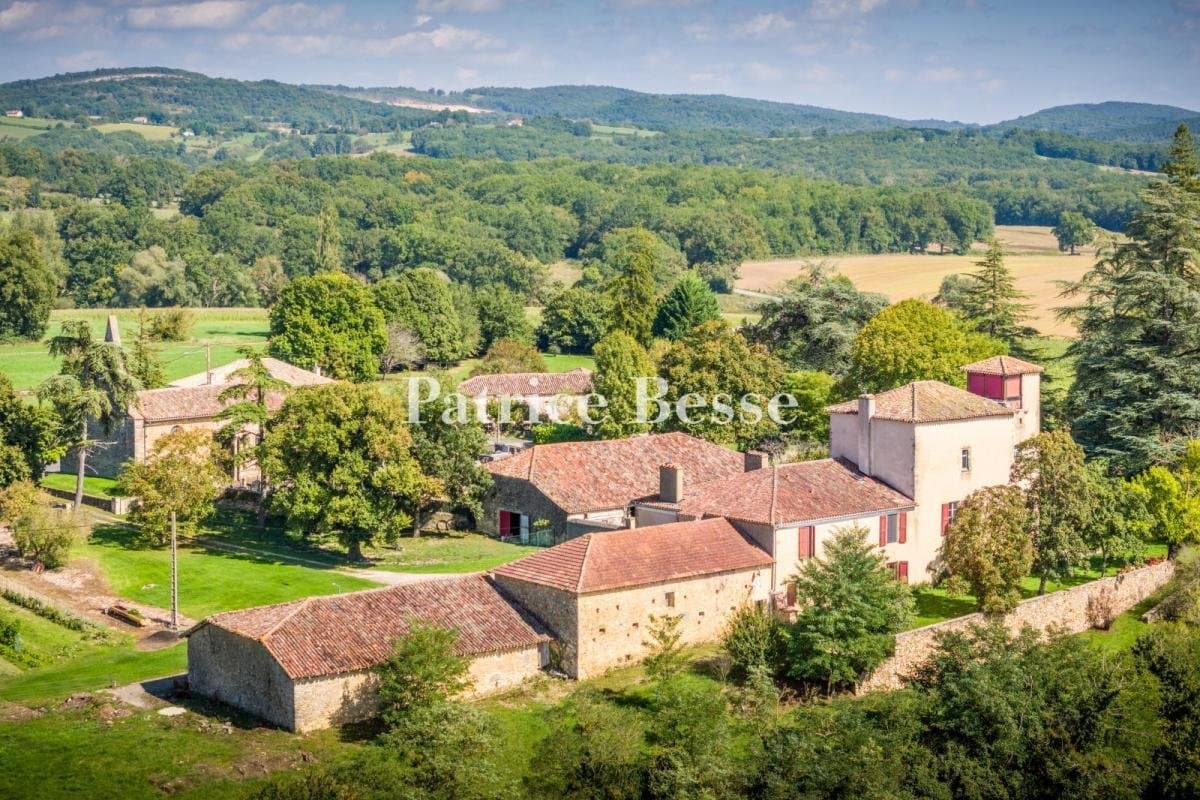 Historic Château With Outbuildings And 7 Hectares Of Grounds 3