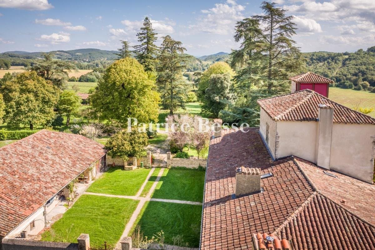 Historic Château With Outbuildings And 7 Hectares Of Grounds 4