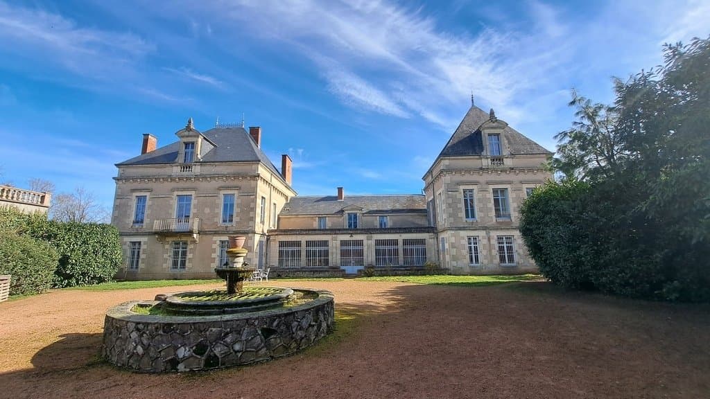 Historic Château With Guest Rooms And Event Space Near Vichy 3