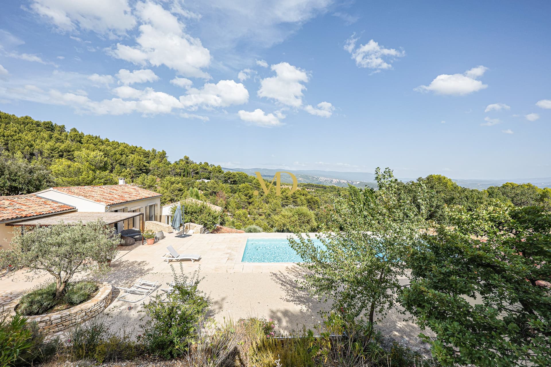 Exceptional Villa With Panoramic View And Swimming Pool In Vaucluse — Villa for sale in Vaucluse, France
