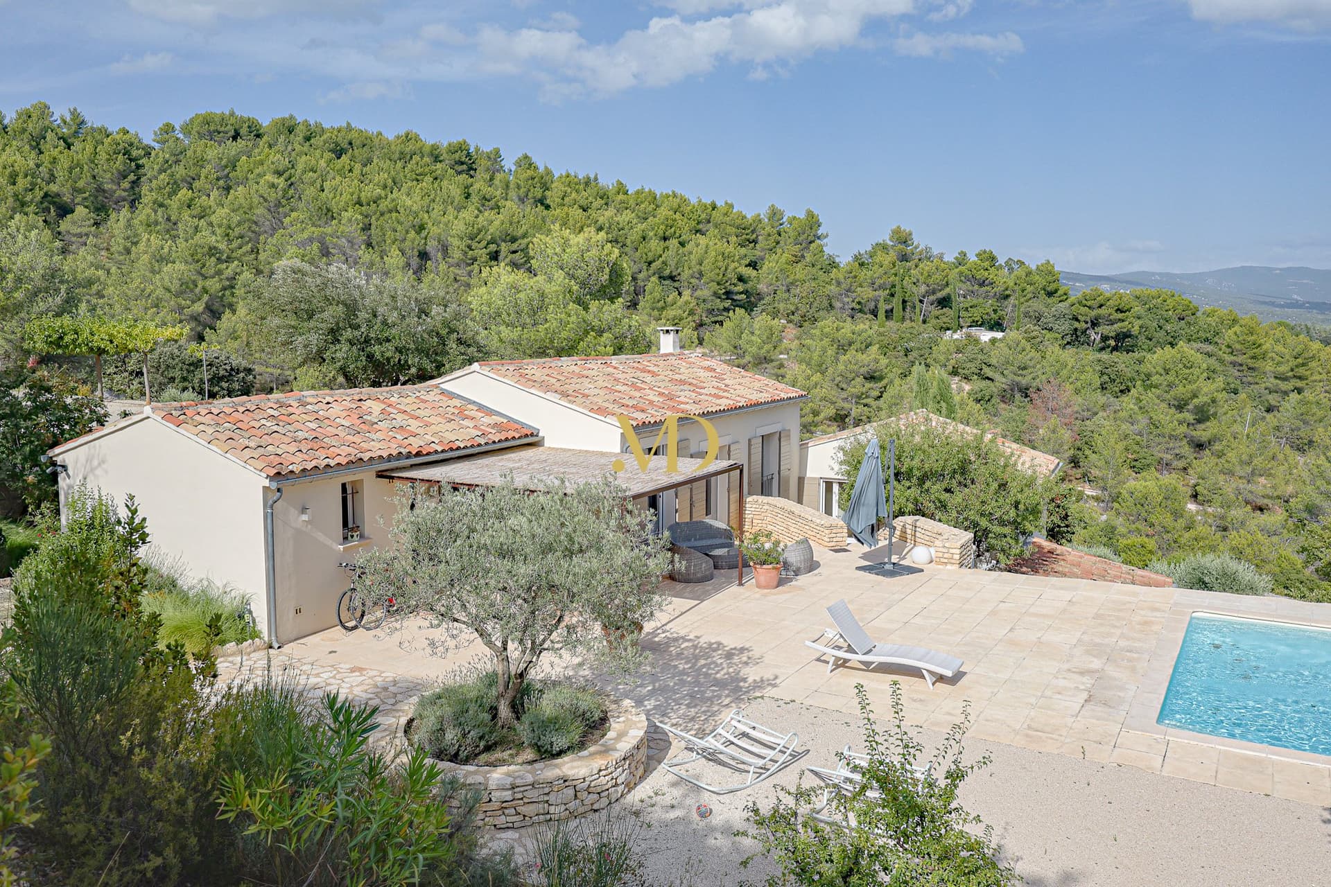 Exceptional Villa With Panoramic View And Swimming Pool In Vaucluse 4
