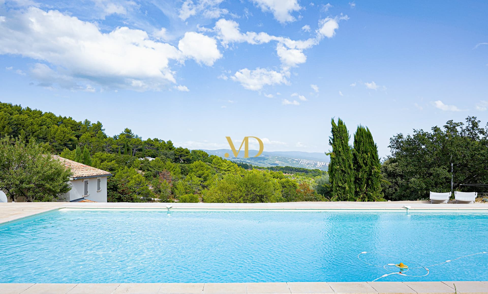 Exceptional Villa With Panoramic View And Swimming Pool In Vaucluse 5