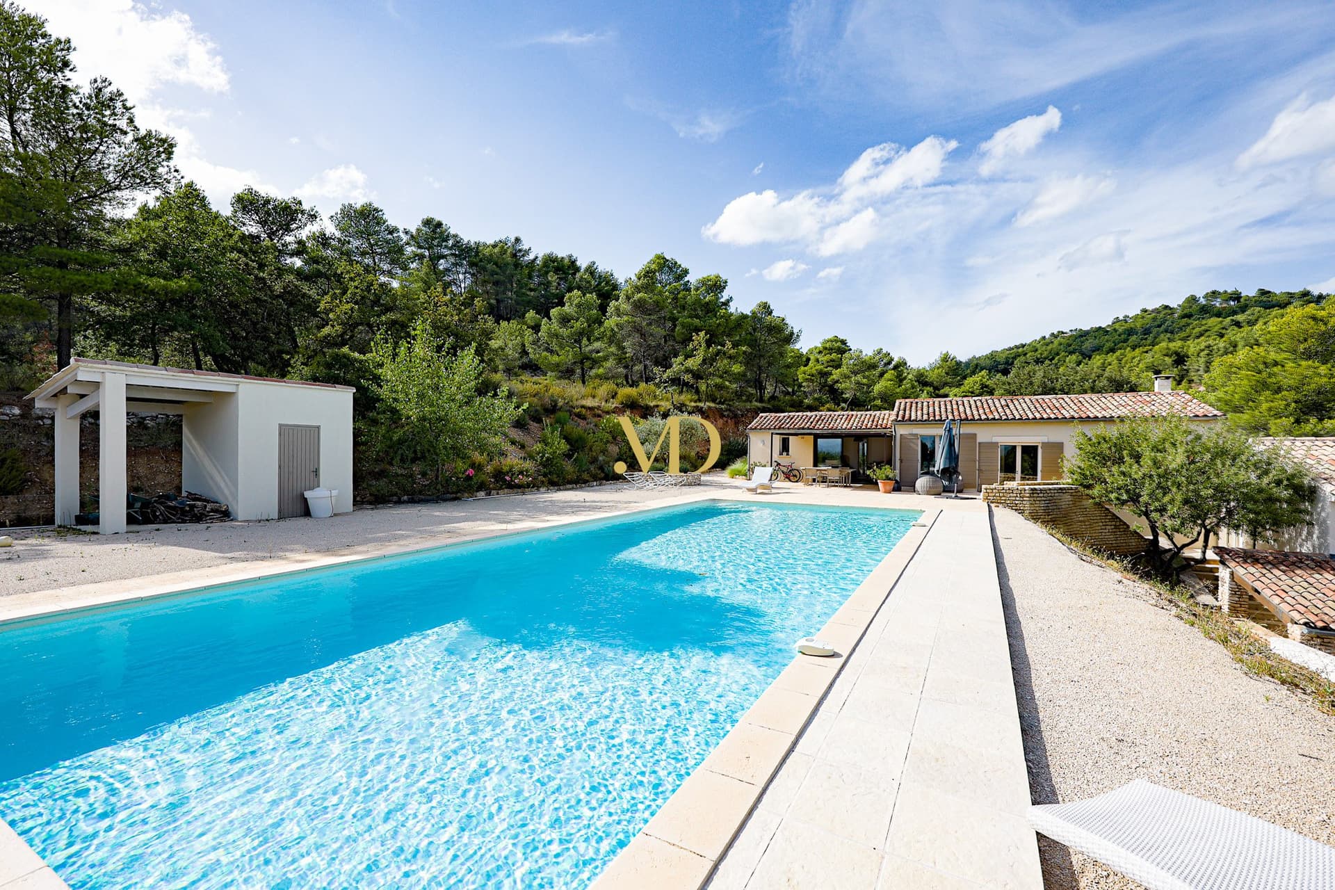 Exceptional Villa With Panoramic View And Swimming Pool In Vaucluse 5