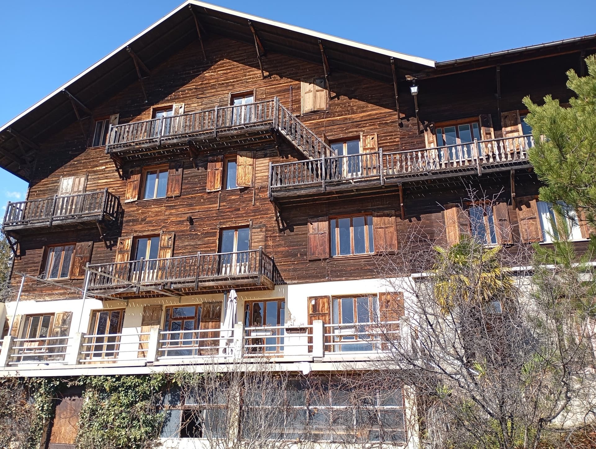 Spacious Property With Panoramic Views Of Lake Serre-Ponçon