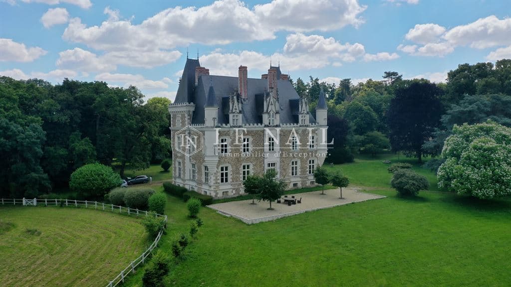 19th Century Château with English Style Park and Horse Facilities