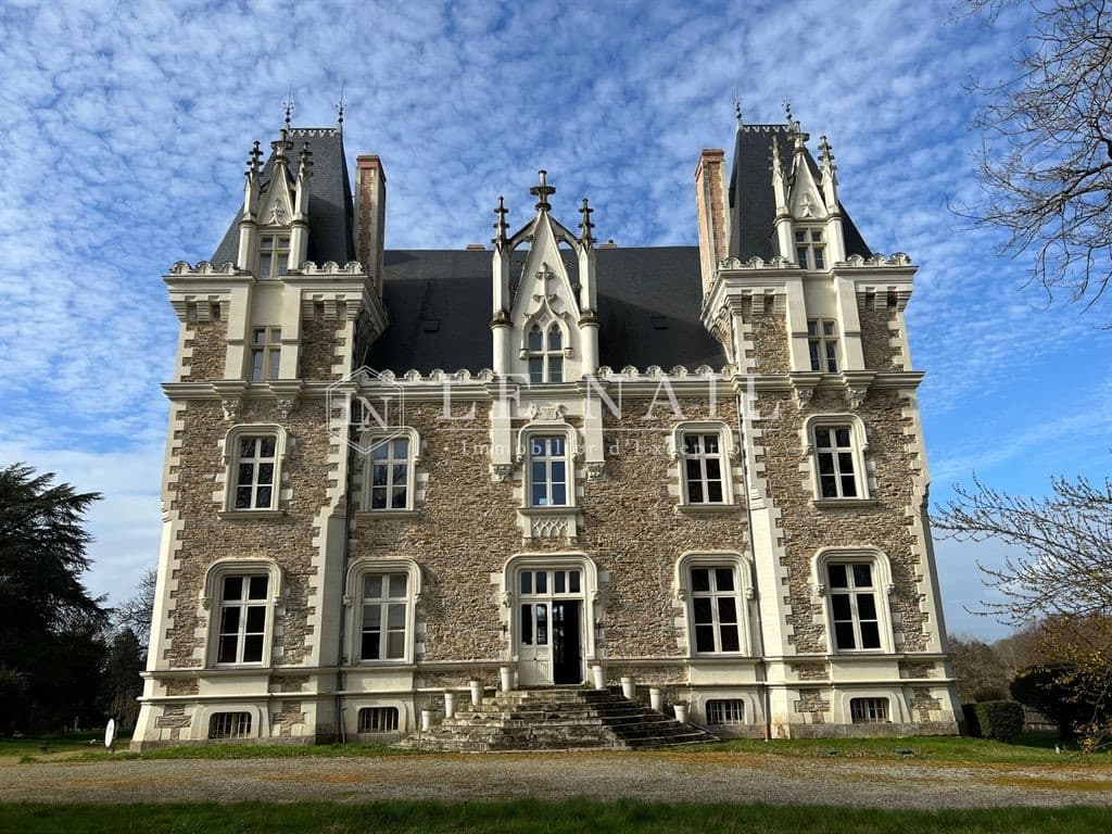 19th Century Château with English Style Park and Horse Facilities 3