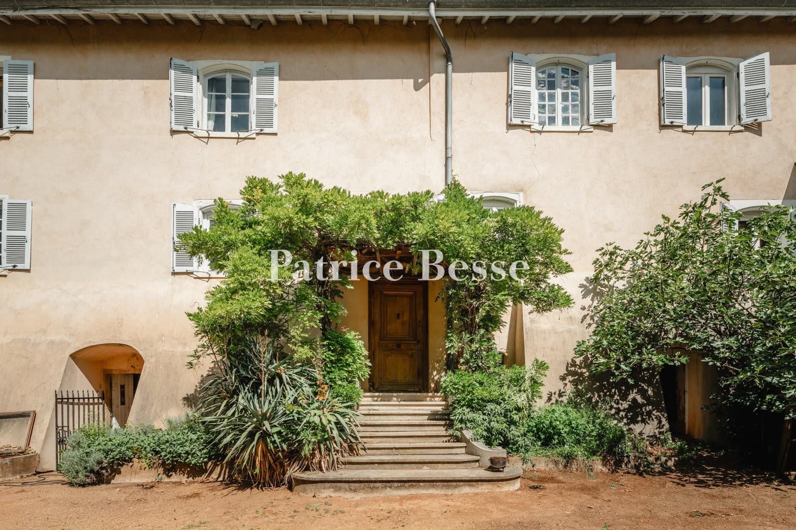 Castle 260 Sqm 5 Bedrooms — in France