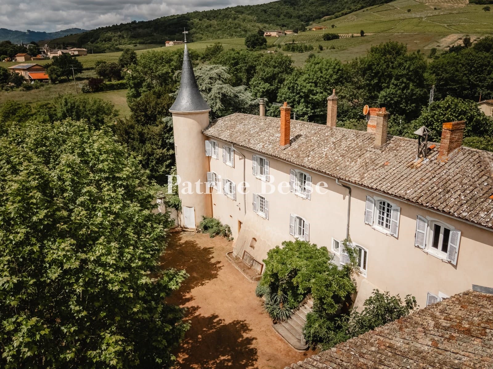 Castle 260 Sqm 5 Bedrooms 2