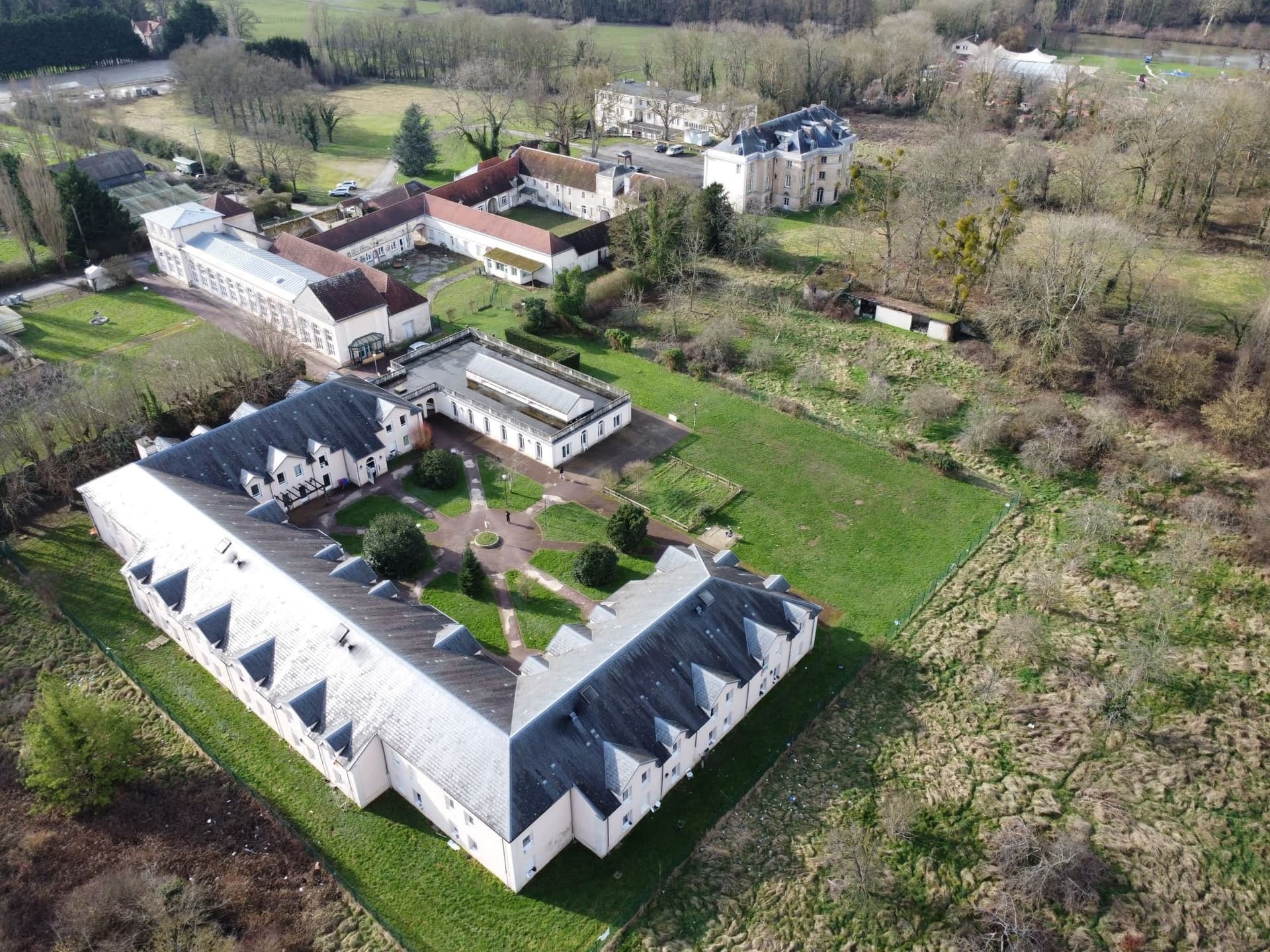 Elegant 18th Century Neoclassical Castle With Collective Accommodation 3