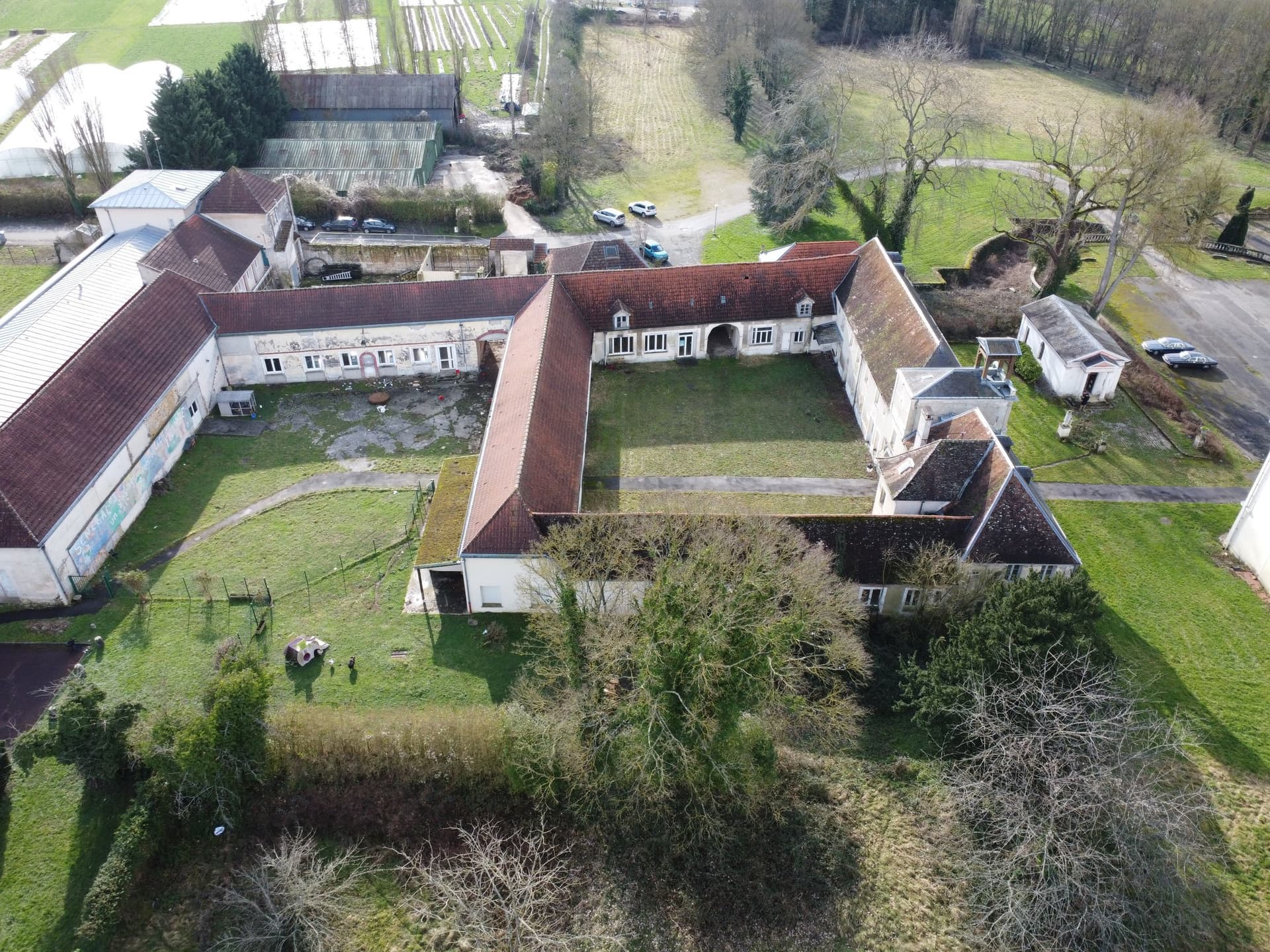 Elegant 18th Century Neoclassical Castle With Collective Accommodation 5