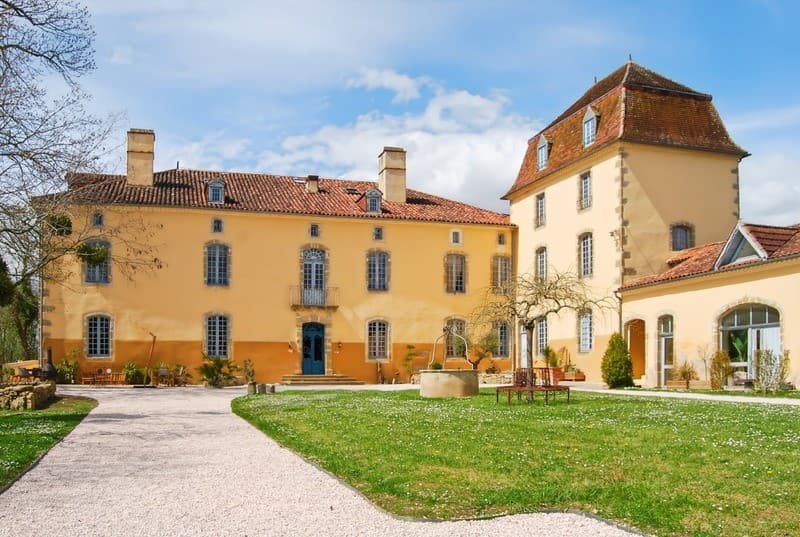 Renovated 18th Century Castle With Guest House And Nordic Pool — in France