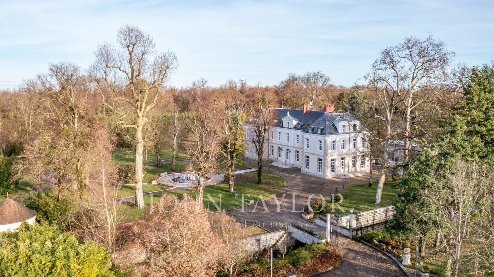 Exceptional Neoclassical Château With 13 Bedrooms And Swimming Pool 5