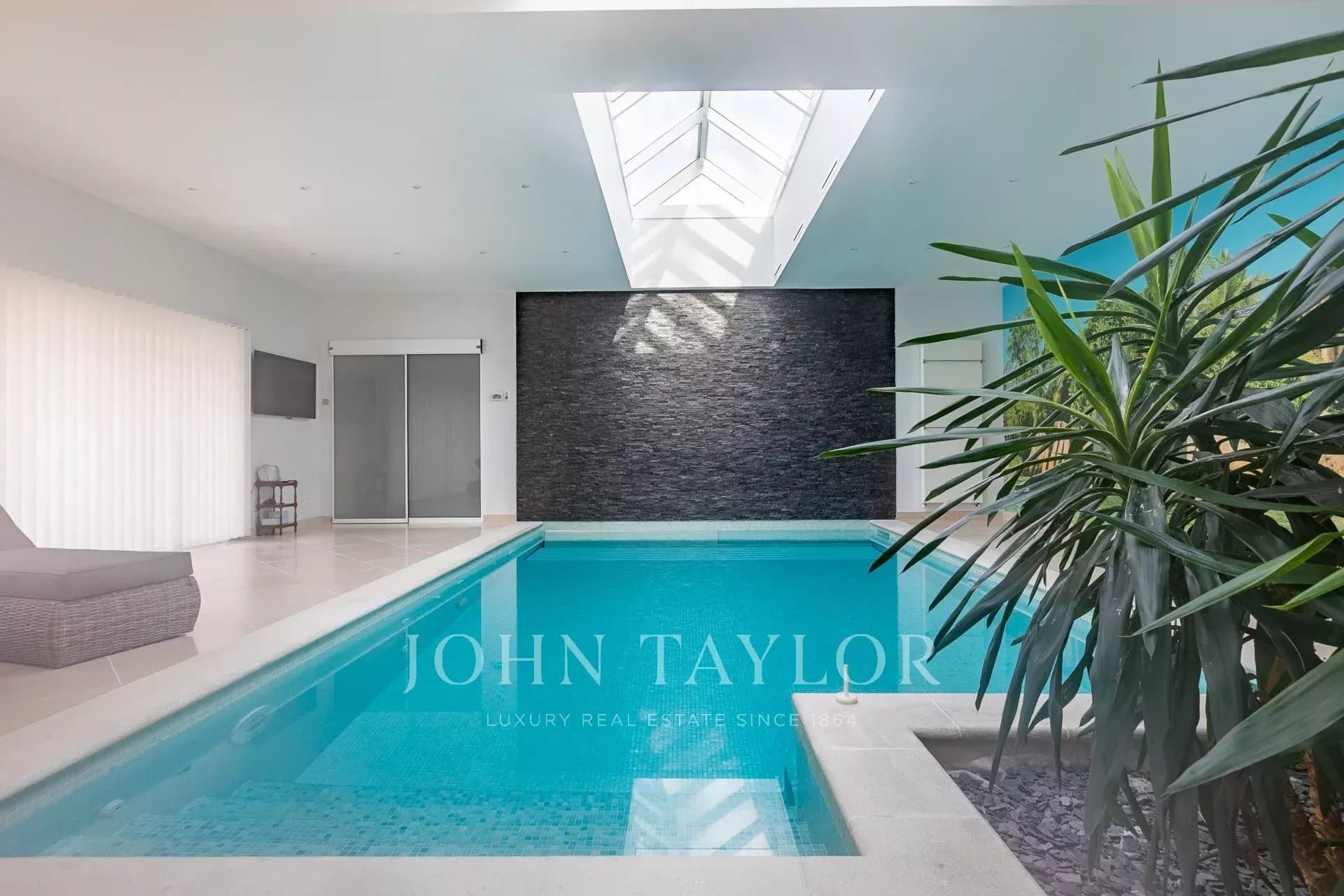 Exceptional Neoclassical Château With 13 Bedrooms And Swimming Pool 3