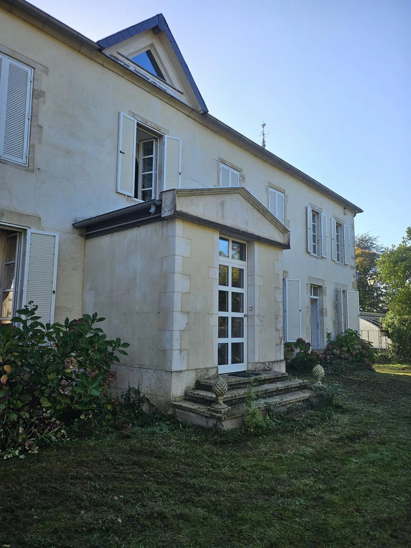 Magnificent Castle With 7 Bedrooms And Expansive Wooded Grounds 4
