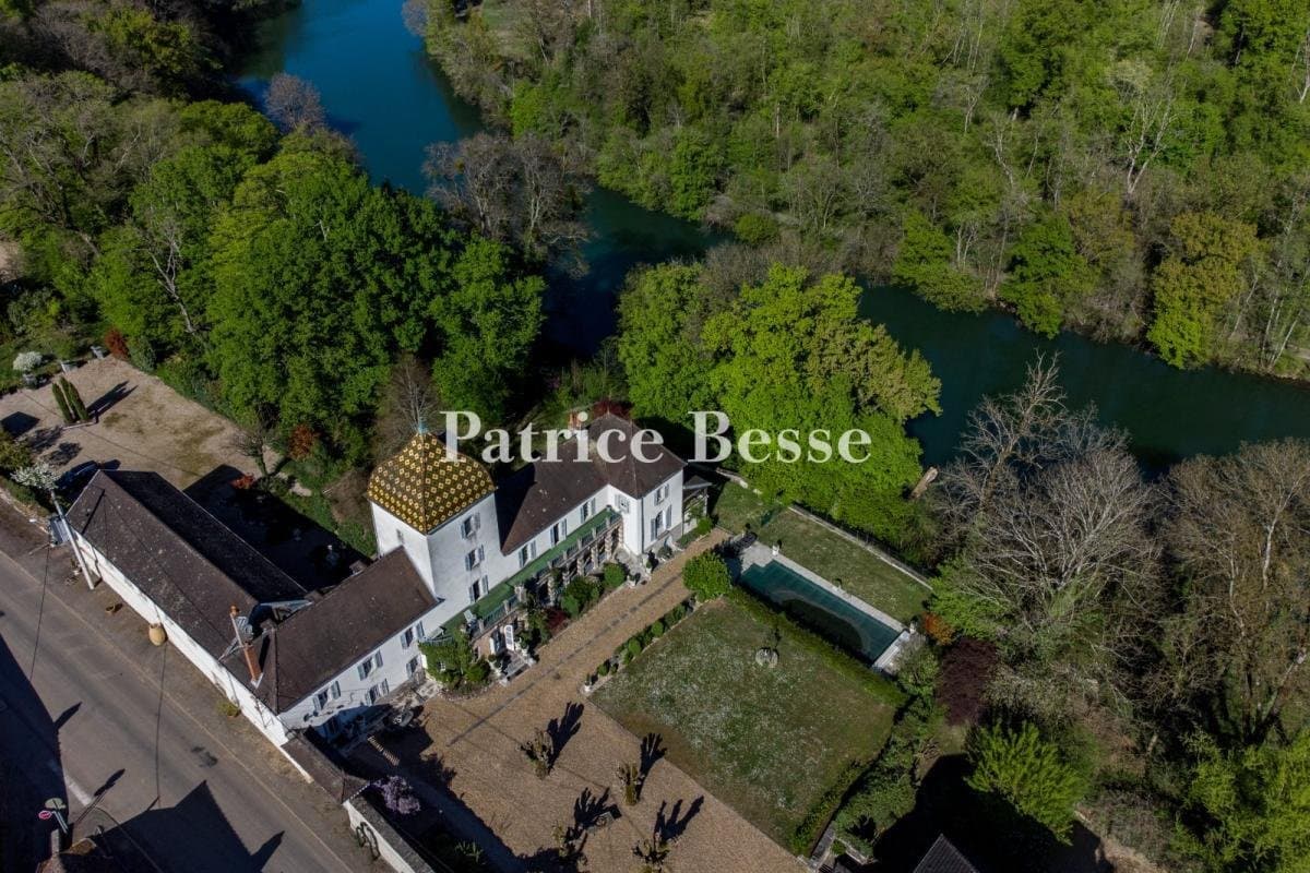 19th Century Château With Guest Accommodations And Swimming Pool 3