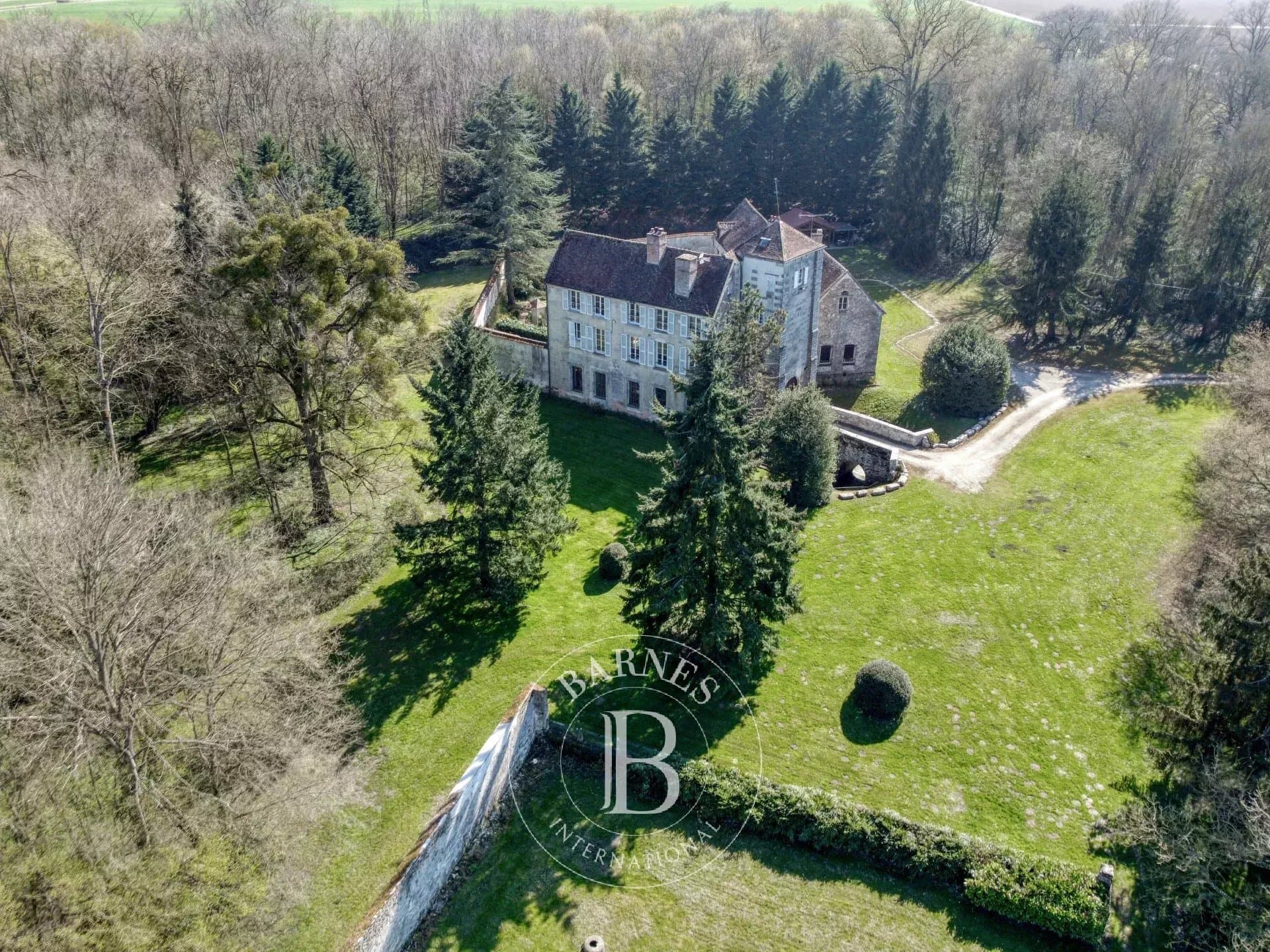 19th Century Castle With 4 Hectares Of Wooded Parklands