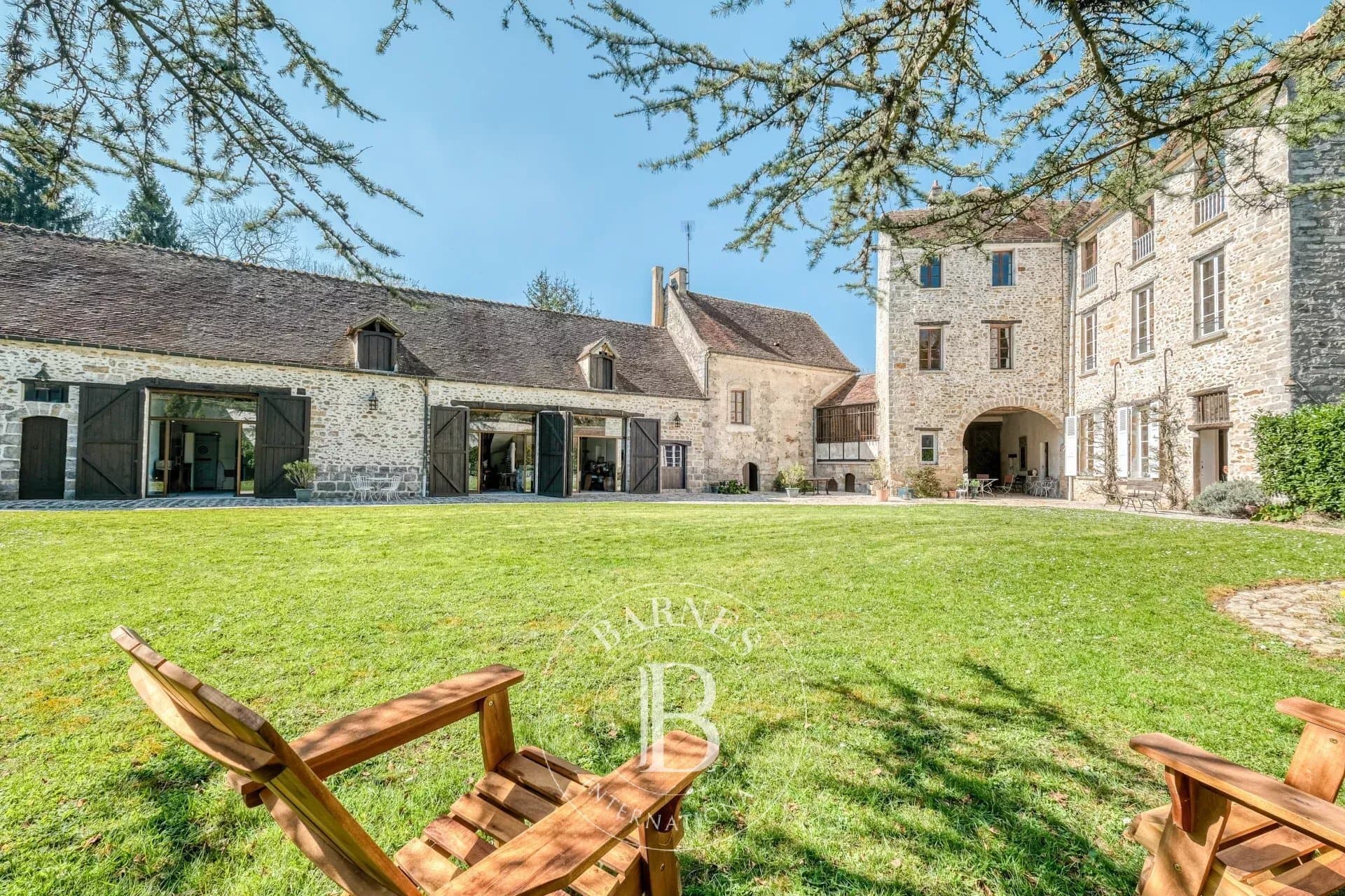 19th Century Castle With 4 Hectares Of Wooded Parklands 4