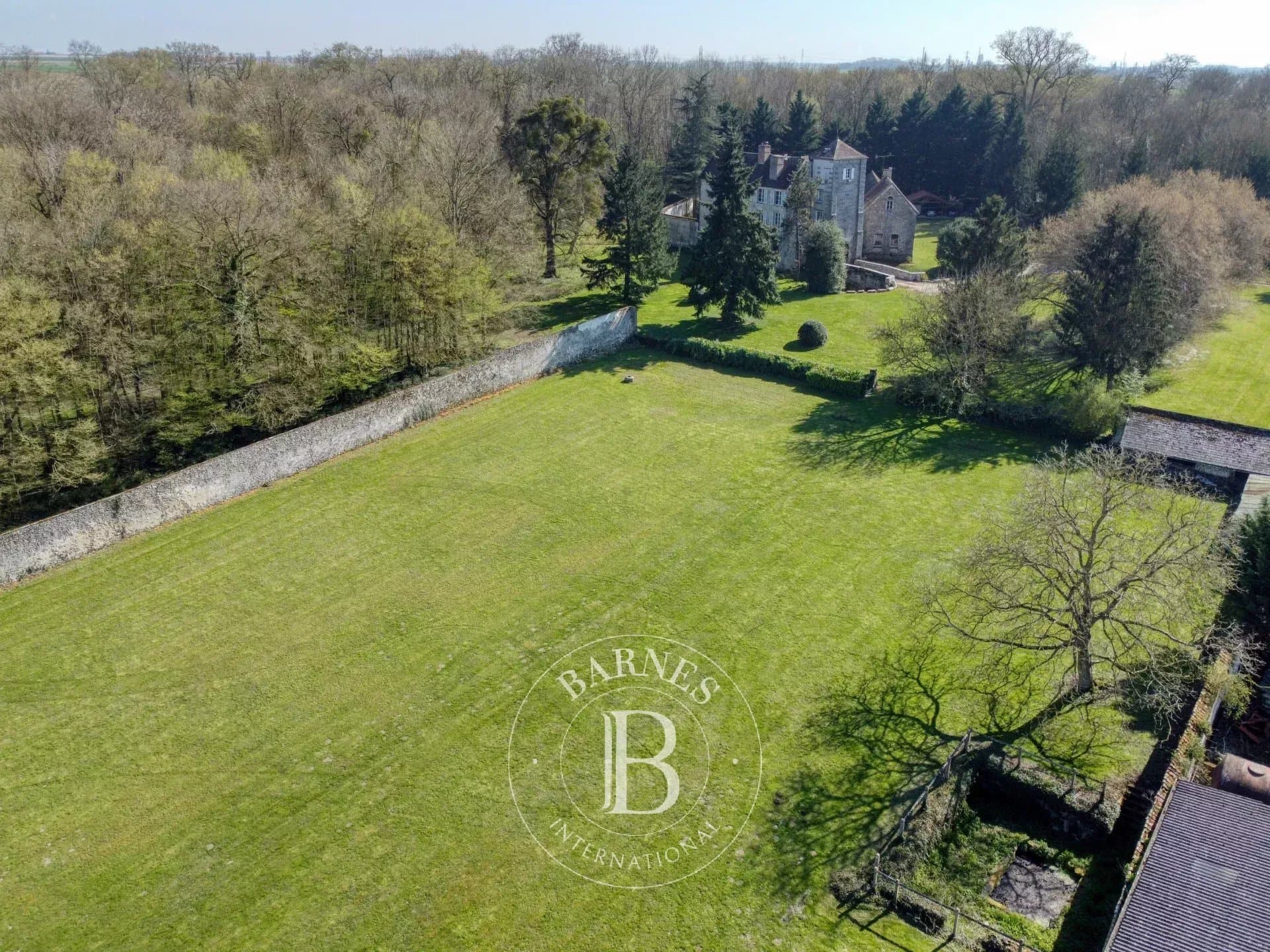 19th Century Castle With 4 Hectares Of Wooded Parklands 2