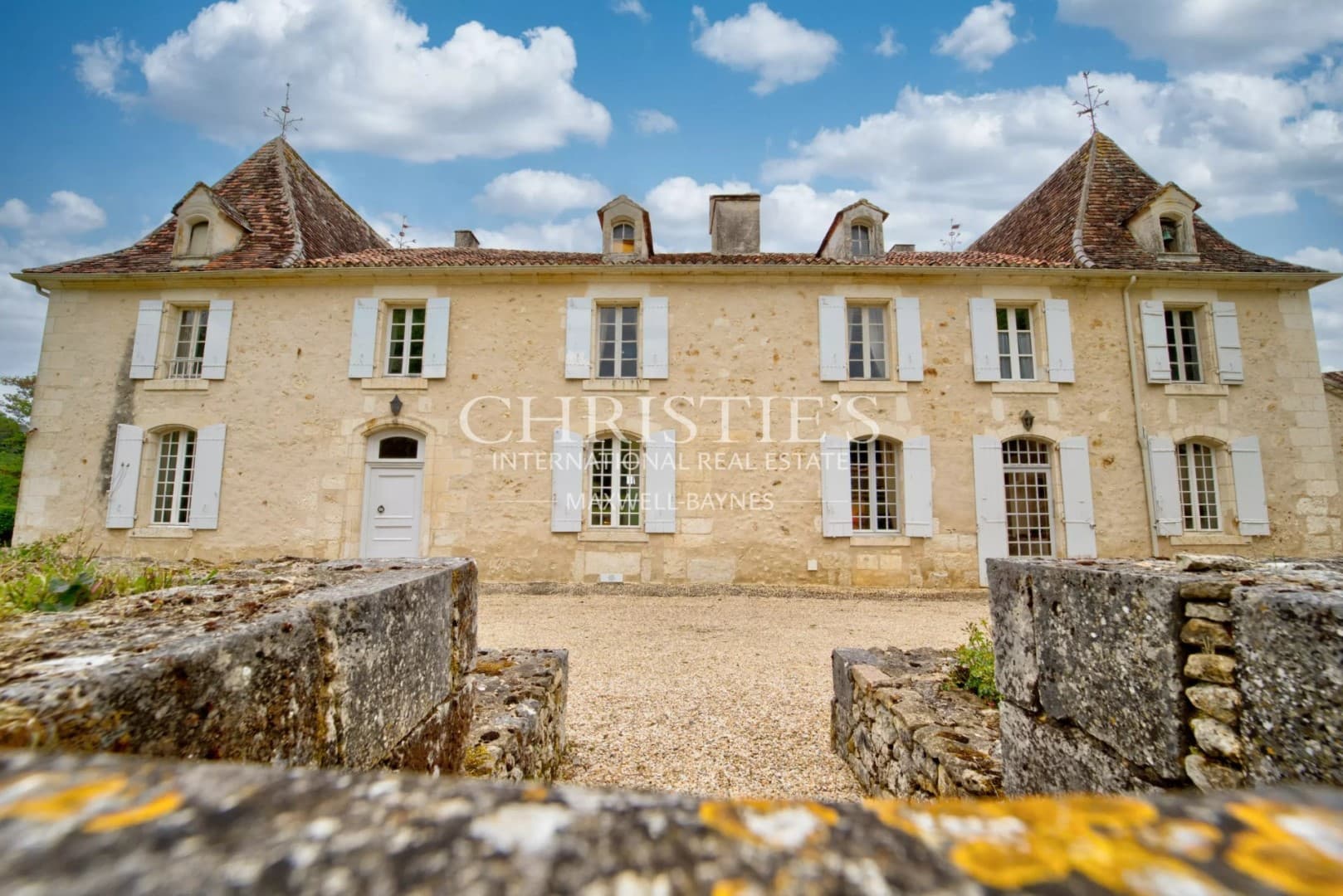 Charming 18th Century Castle With Gîtes And Equestrian Facilities — in Dordogne, France