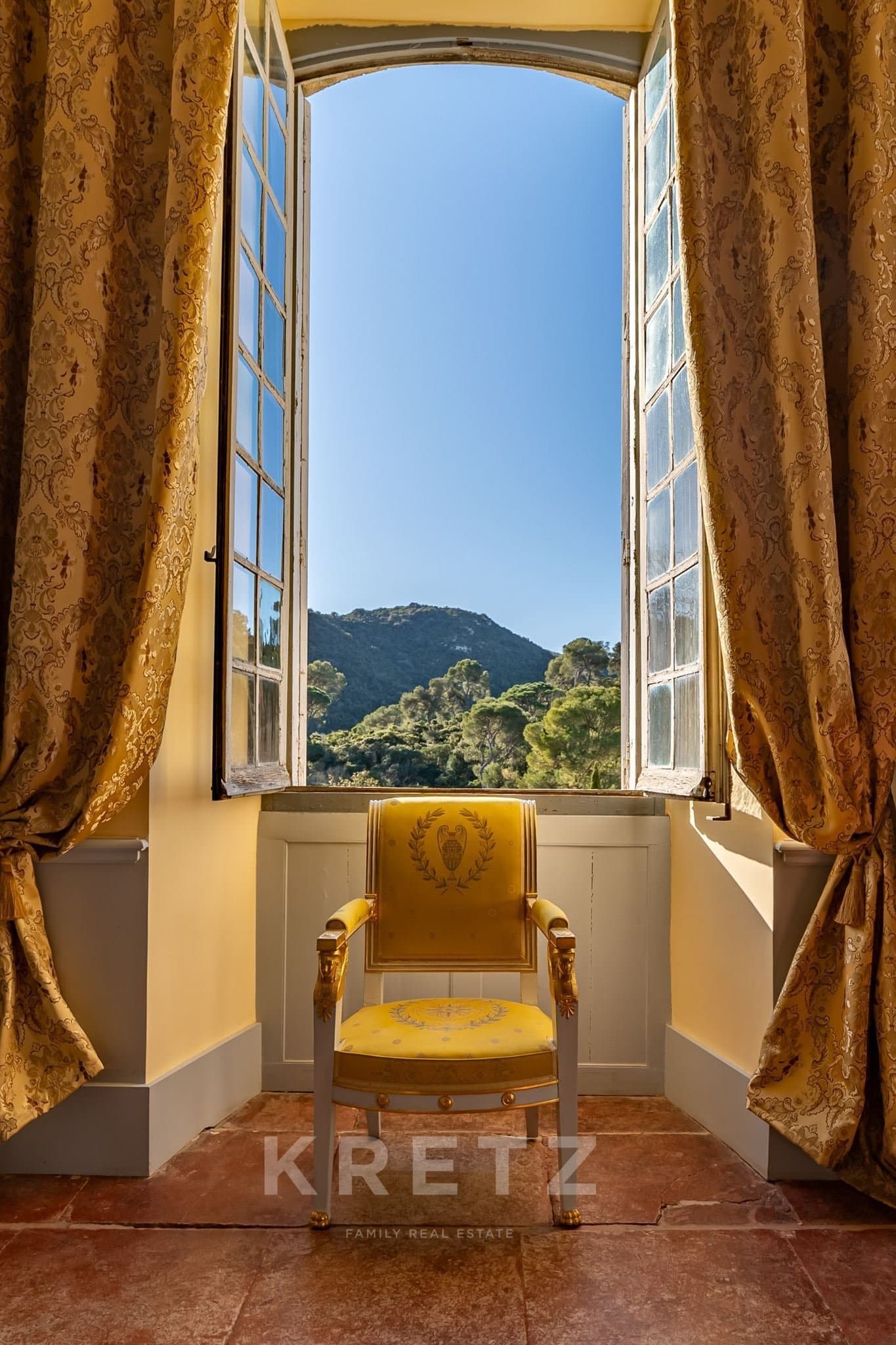 Historic Castle with 9 Suites and Swimming Pool Near Uzès 3
